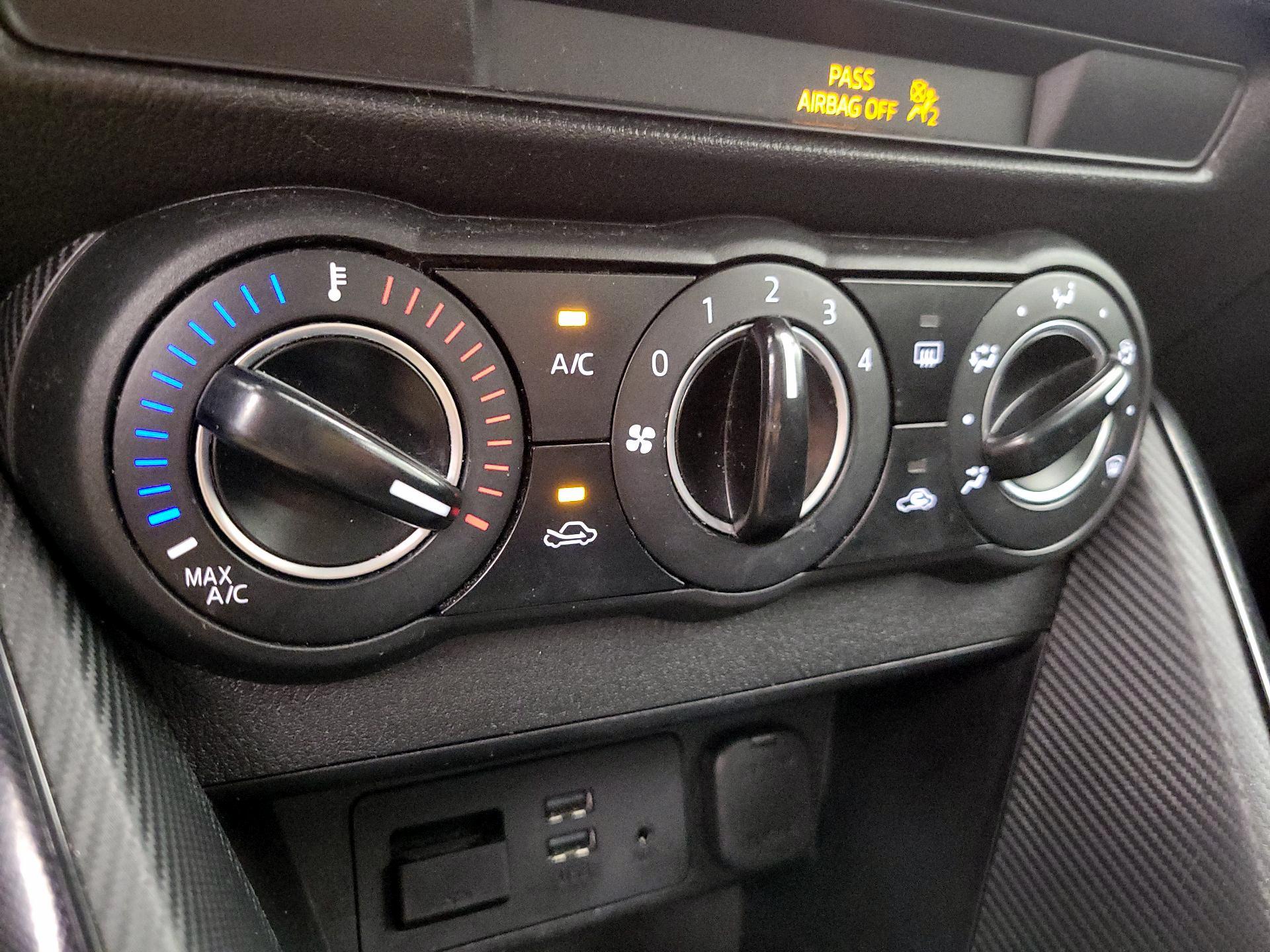 Thumbnail: 2018 Toyota Yaris iA - 16