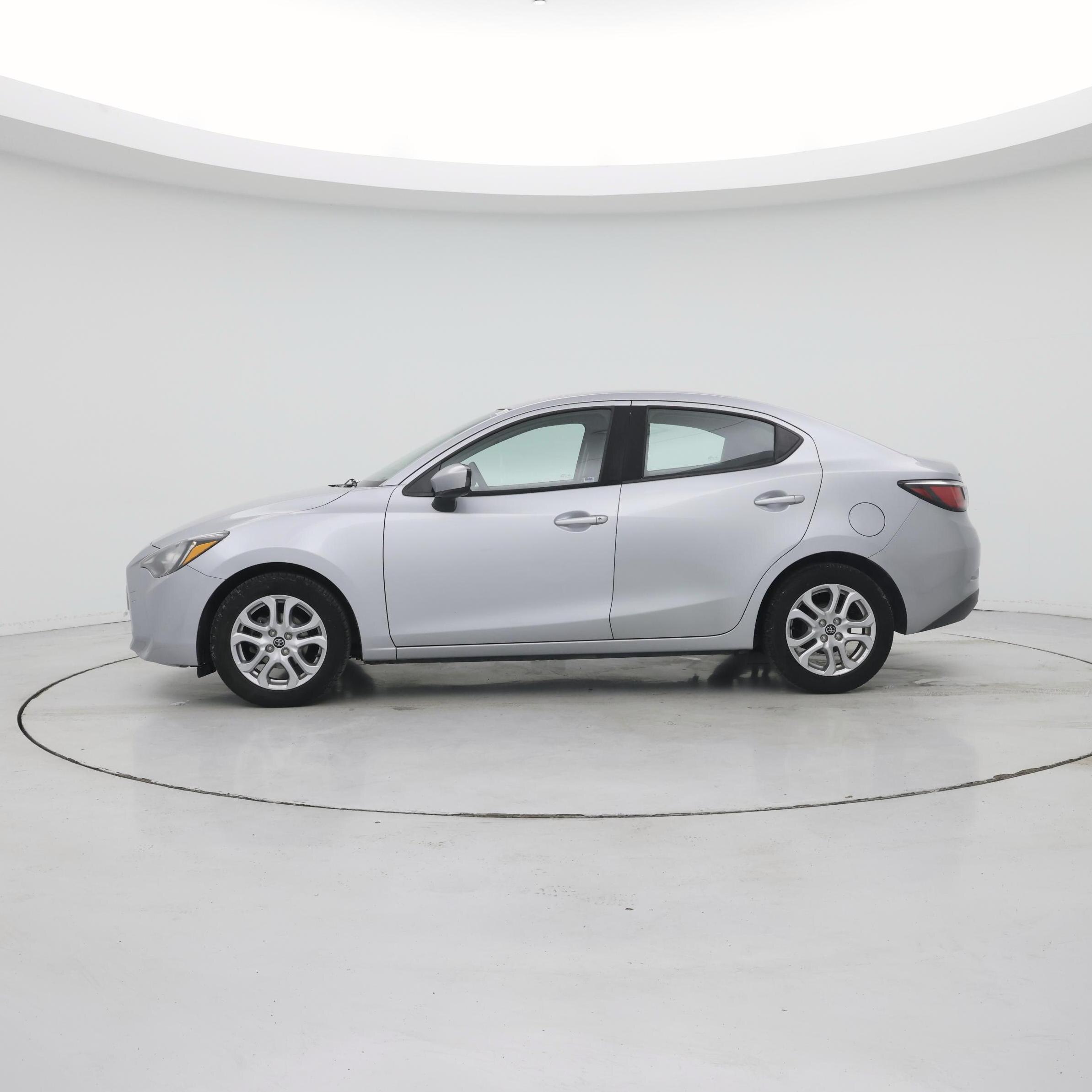 Thumbnail: 2018 Toyota Yaris iA - 3