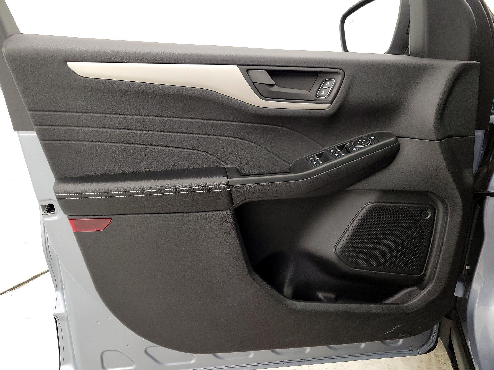 Thumbnail: 2022 Ford Escape - 12