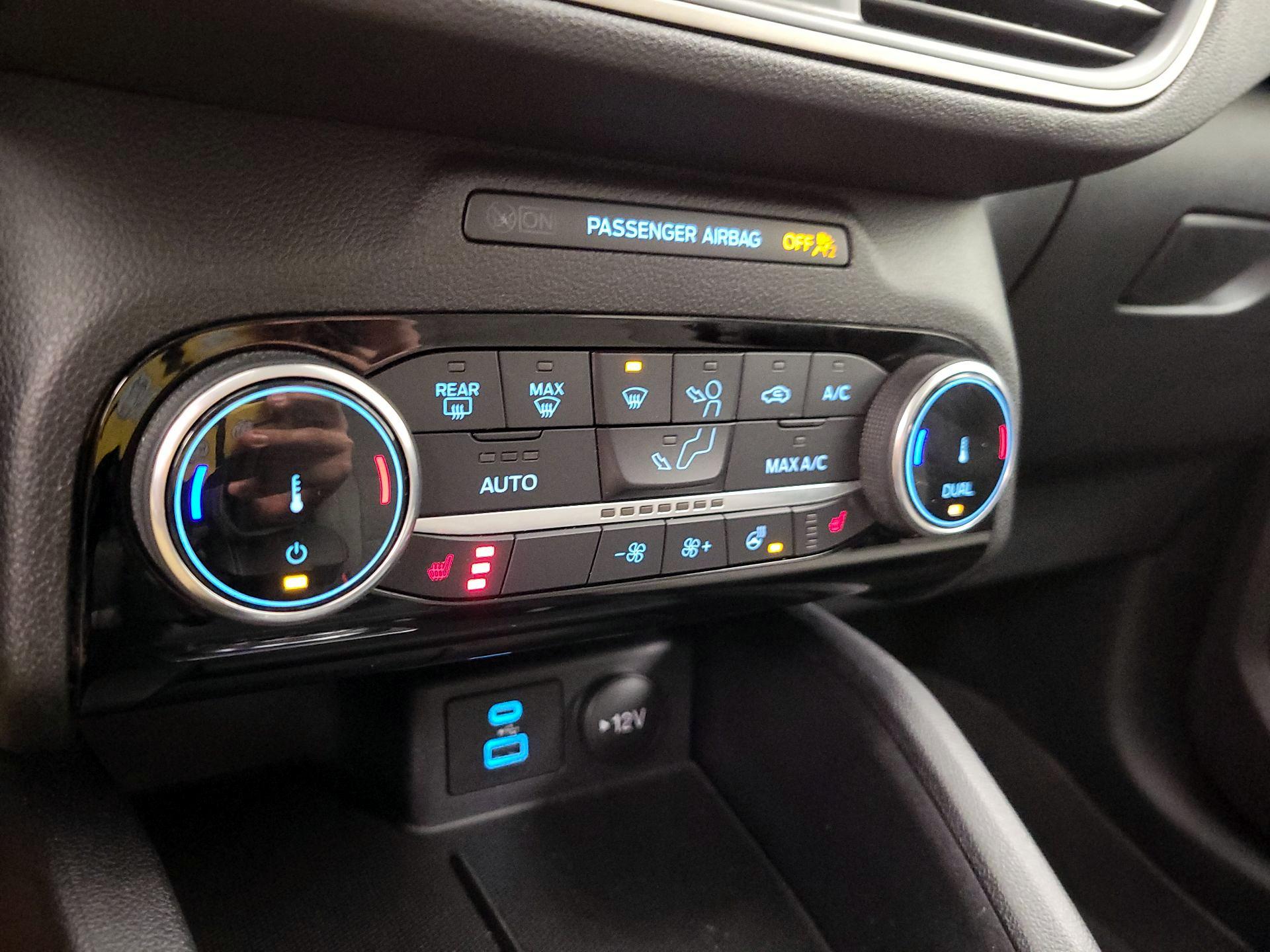 Thumbnail: 2022 Ford Escape - 16