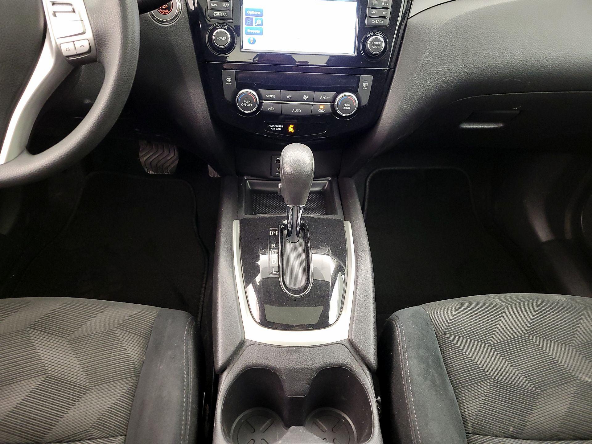 Thumbnail: 2015 Nissan Rogue - 18