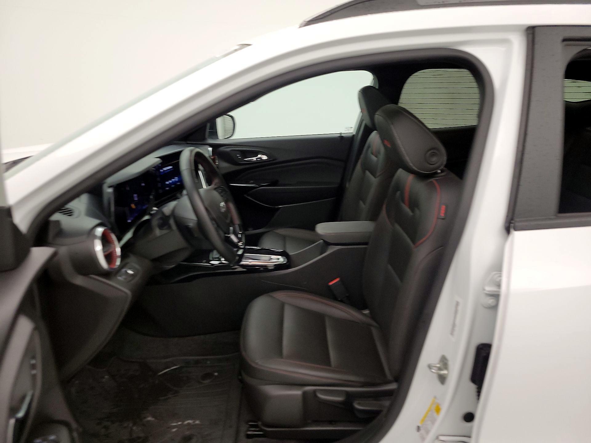 Thumbnail: 2025 Chevrolet Trax - 11