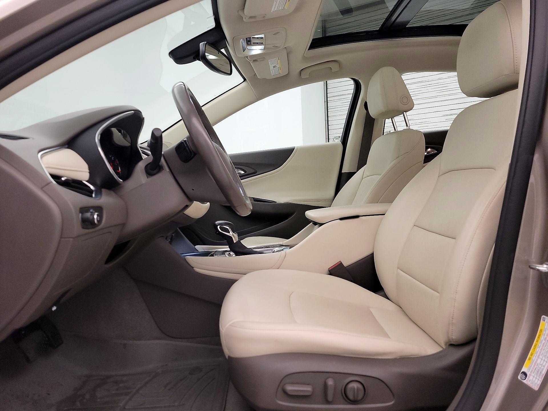 Thumbnail: 2022 Chevrolet Malibu - 11