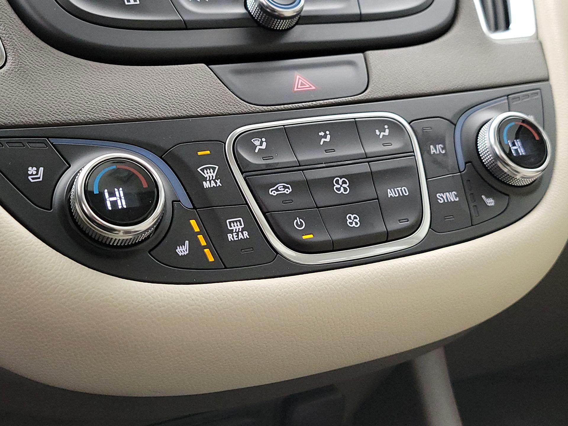 Thumbnail: 2022 Chevrolet Malibu - 17