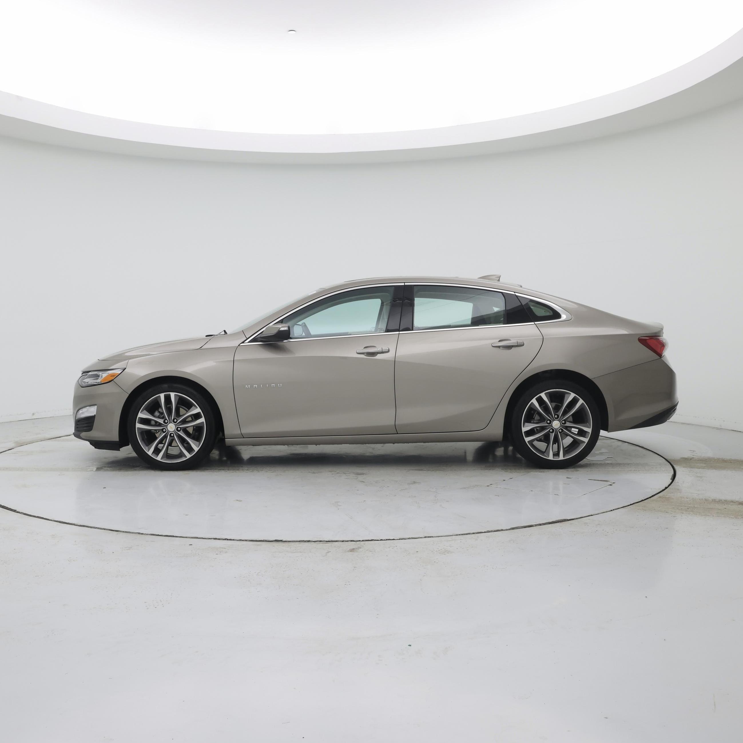 Thumbnail: 2022 Chevrolet Malibu - 3