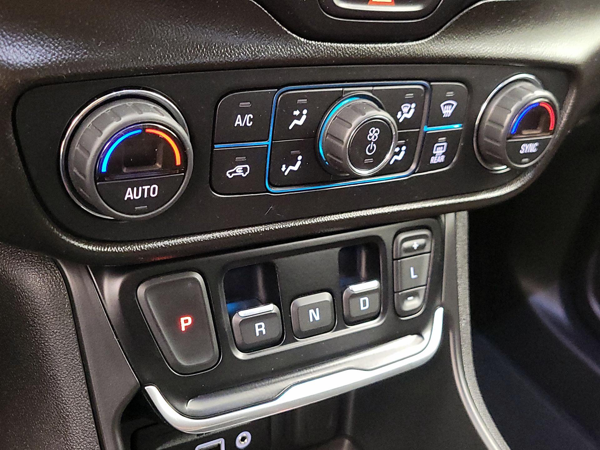 Thumbnail: 2020 GMC Terrain - 16