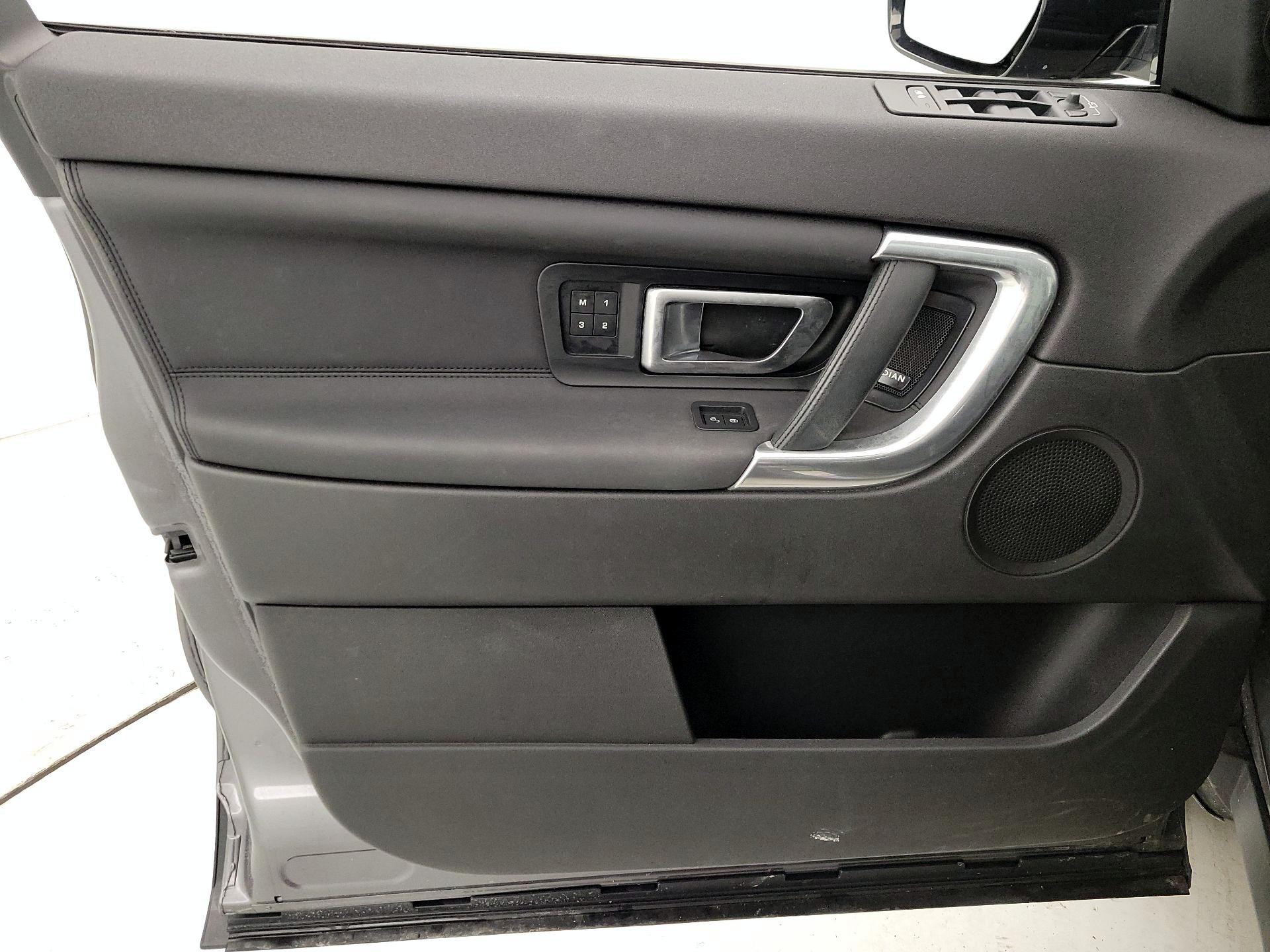 Thumbnail: 2019 Land Rover Discovery Sport - 12