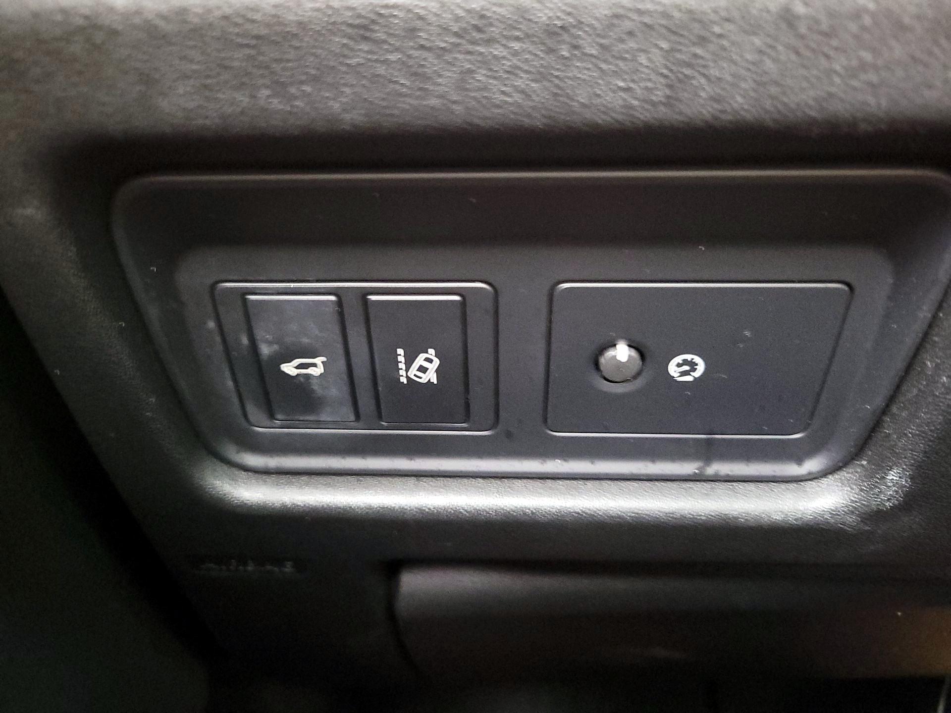 Thumbnail: 2019 Land Rover Discovery Sport - 13