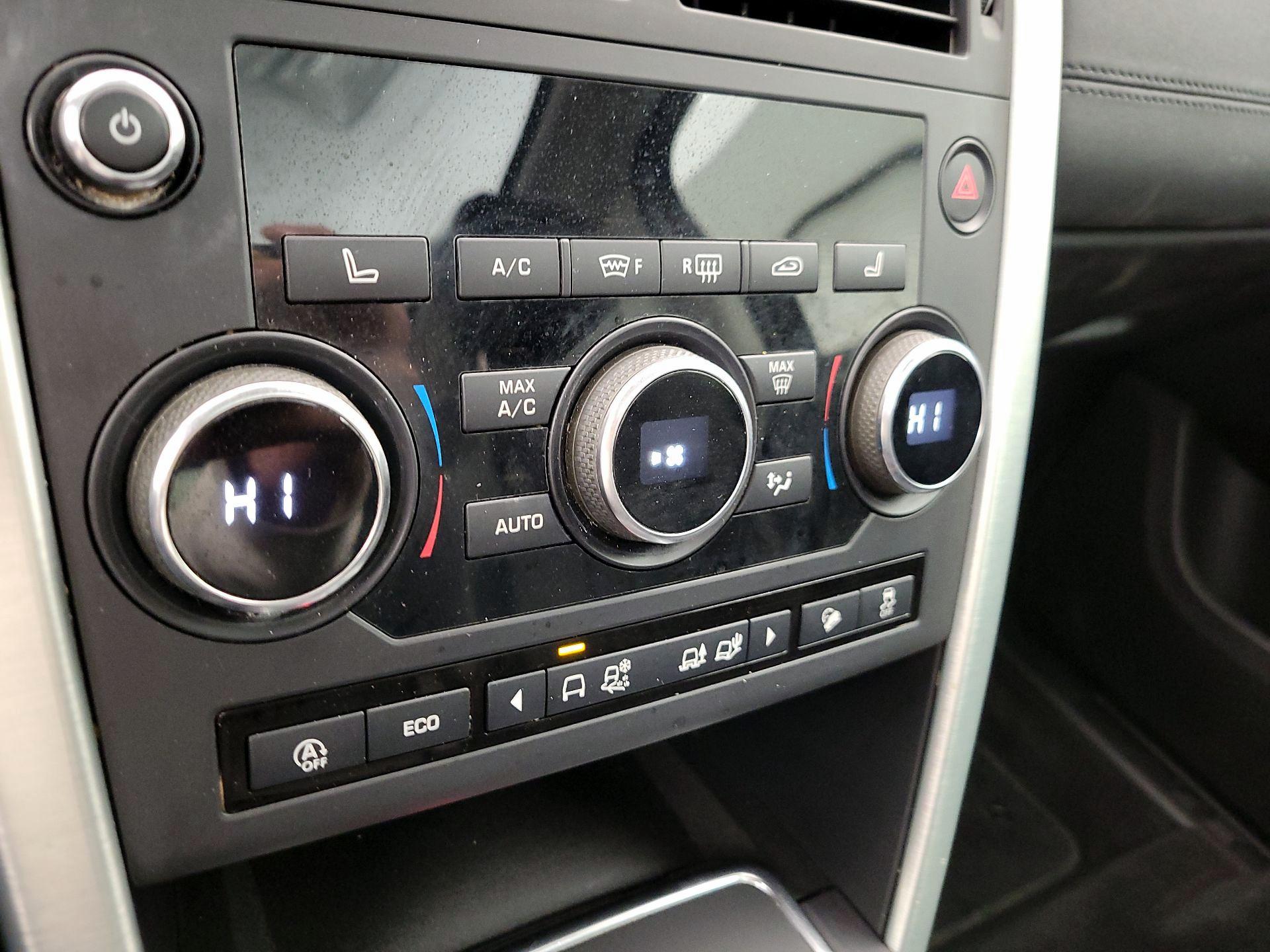 Thumbnail: 2019 Land Rover Discovery Sport - 17