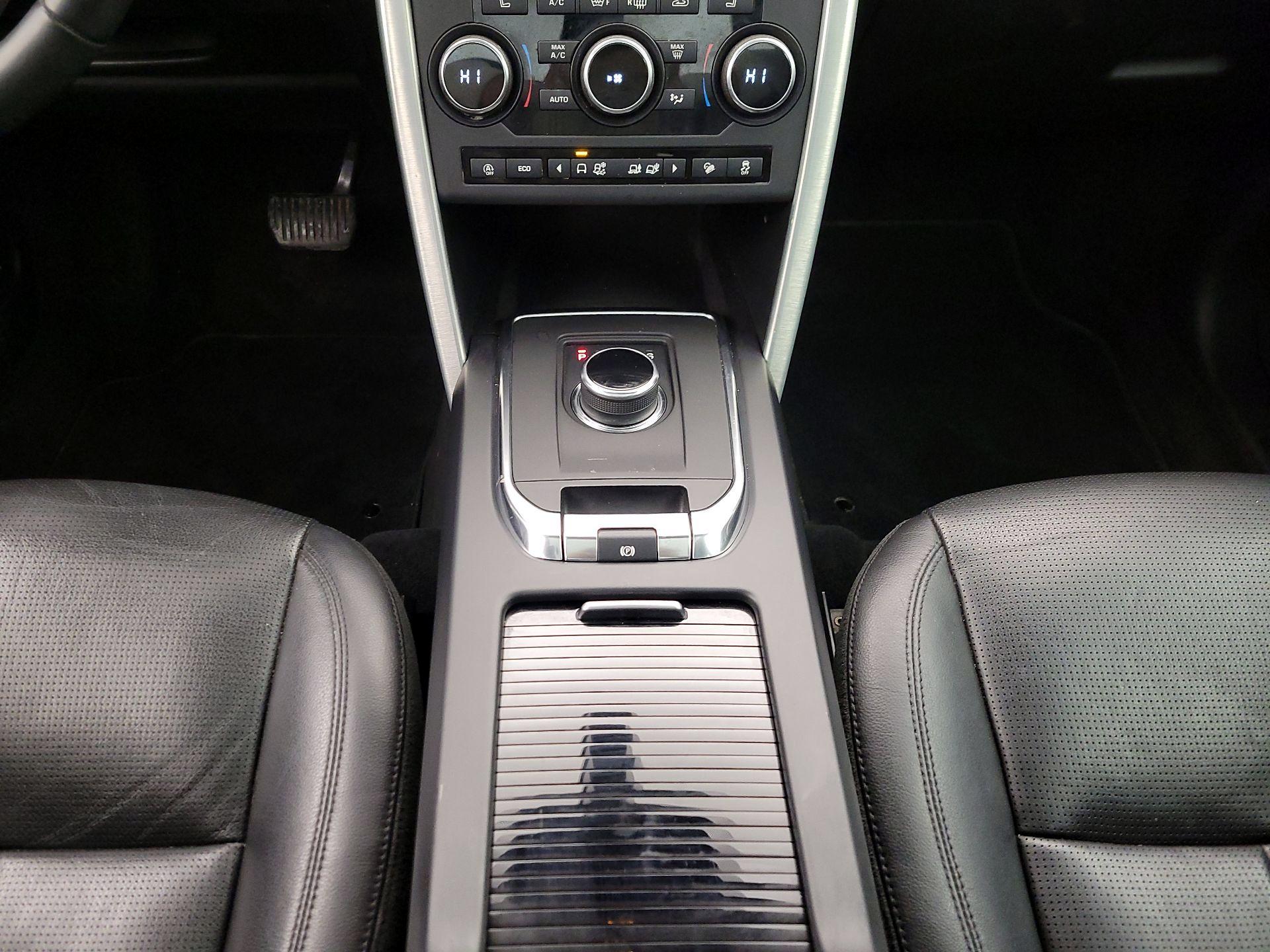 Thumbnail: 2019 Land Rover Discovery Sport - 18