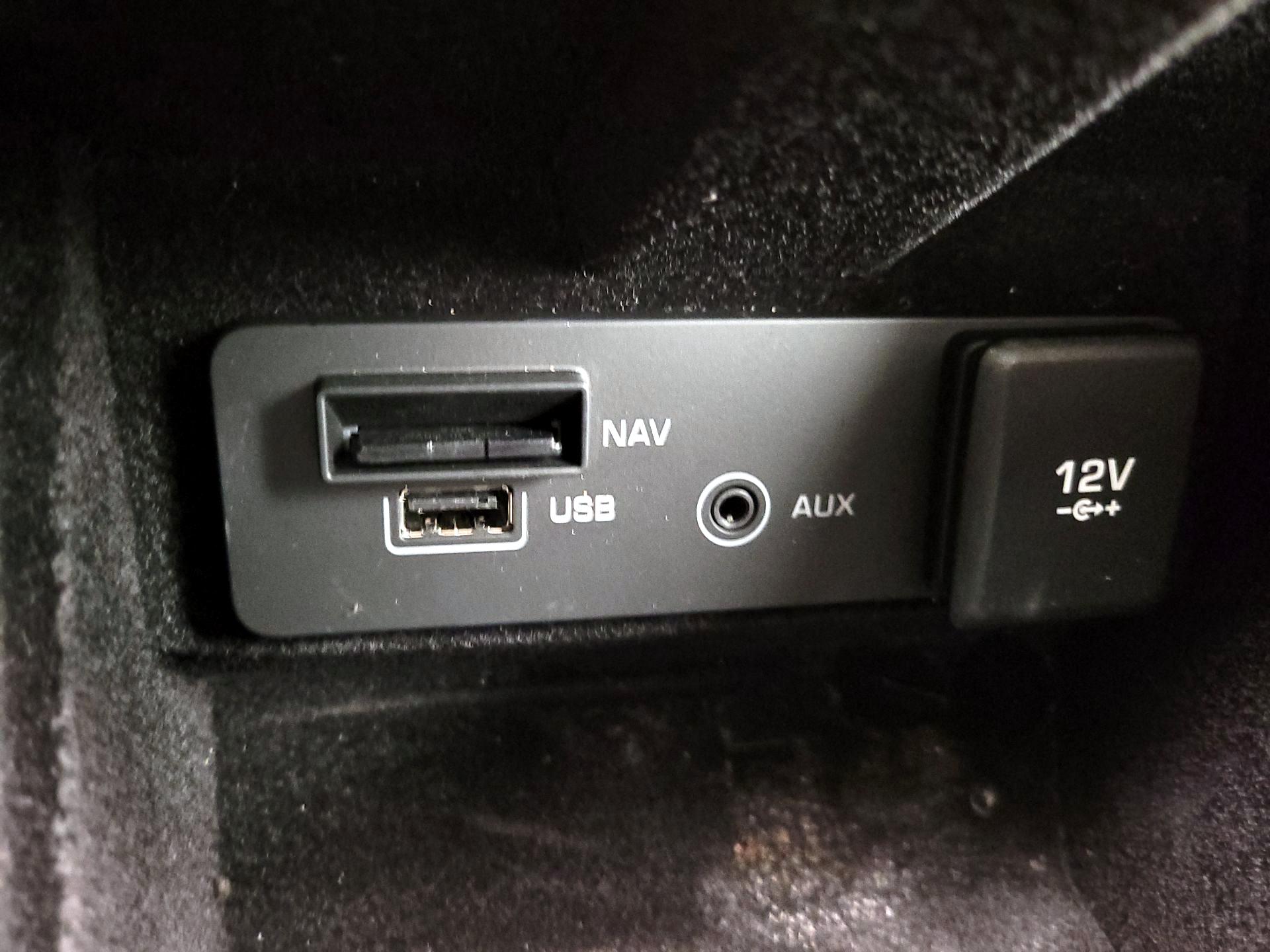 Thumbnail: 2019 Land Rover Discovery Sport - 19