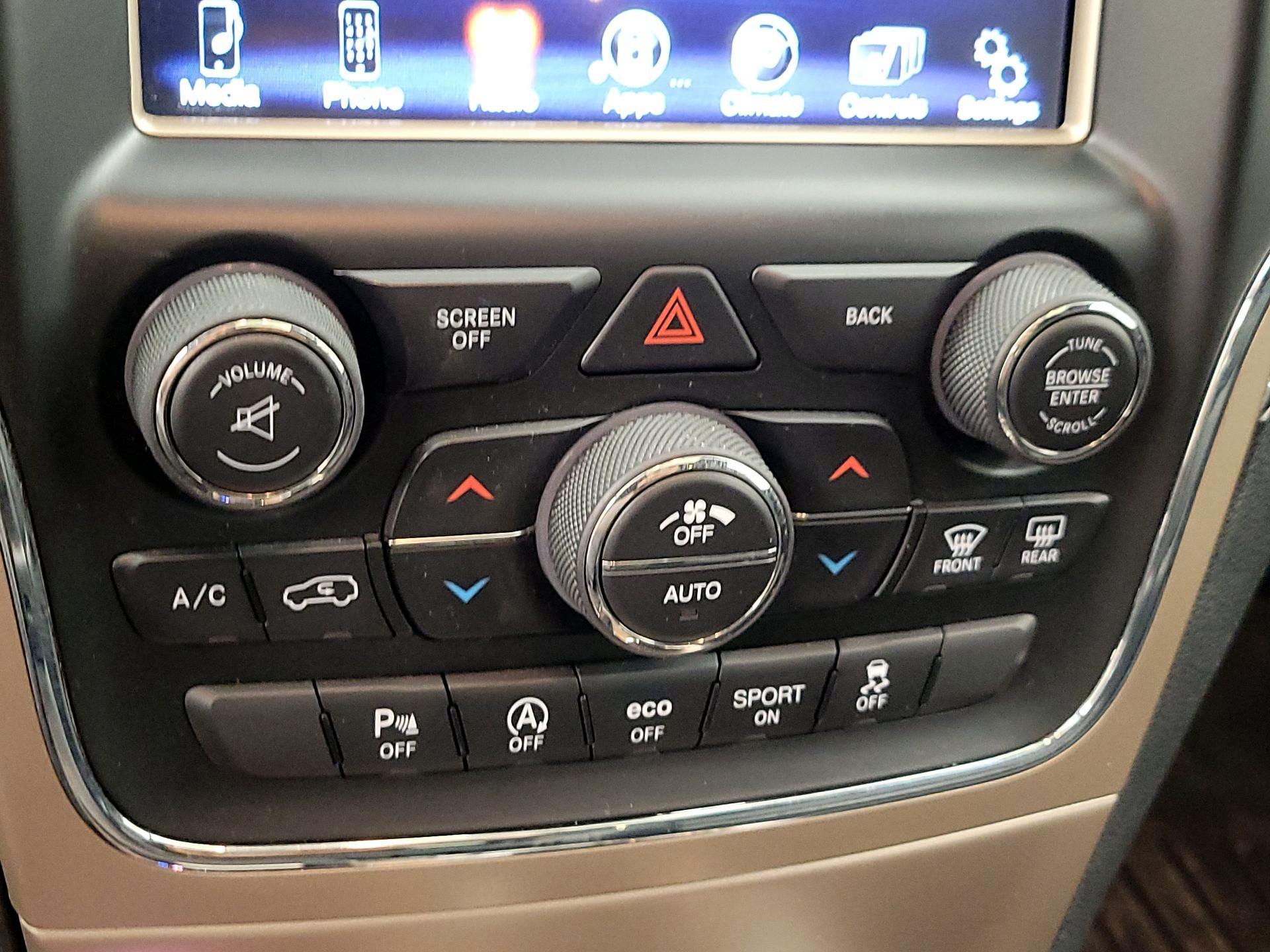 Thumbnail: 2016 Jeep Grand Cherokee - 16