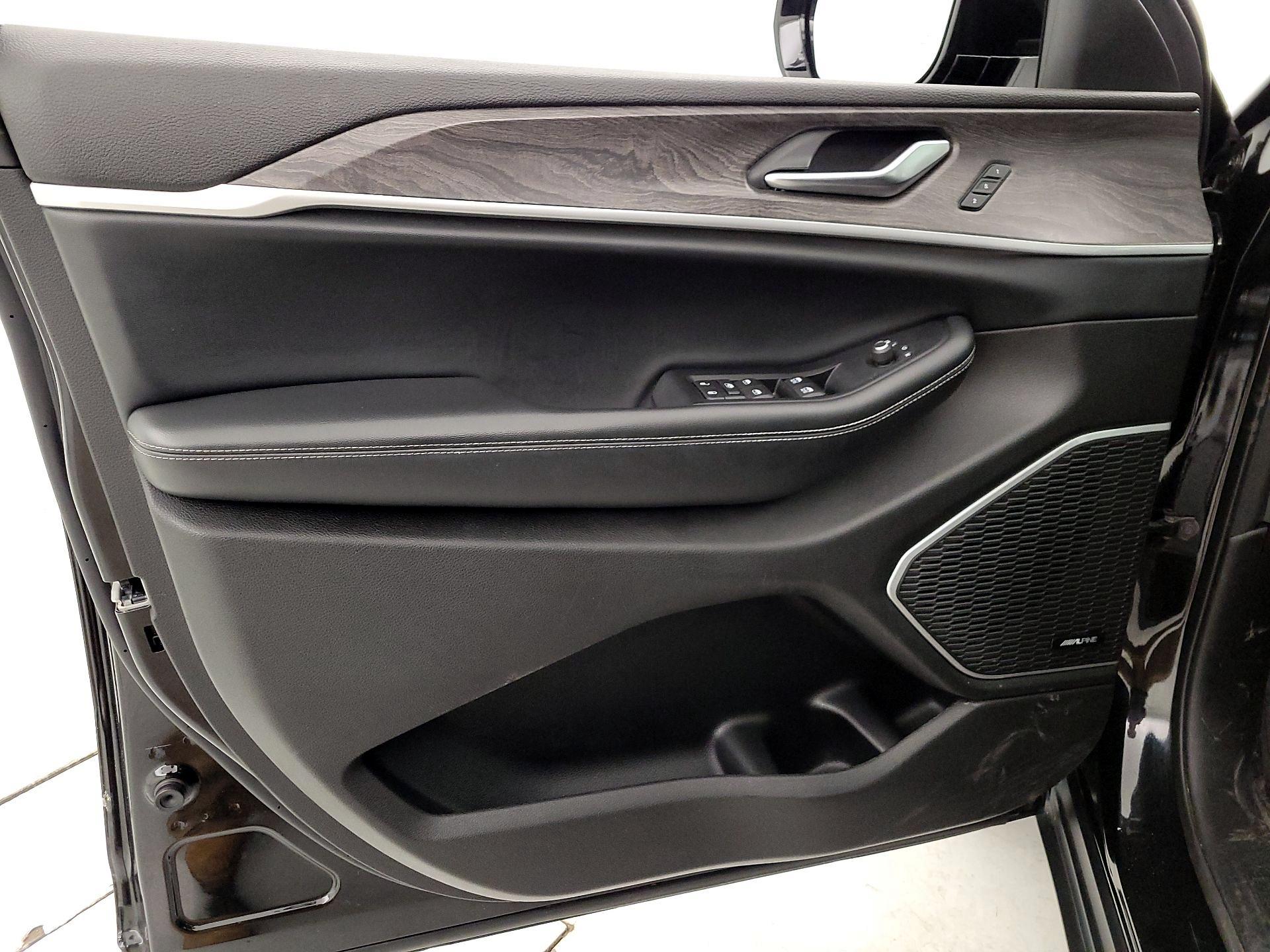 Thumbnail: 2022 Jeep Grand Cherokee - 12