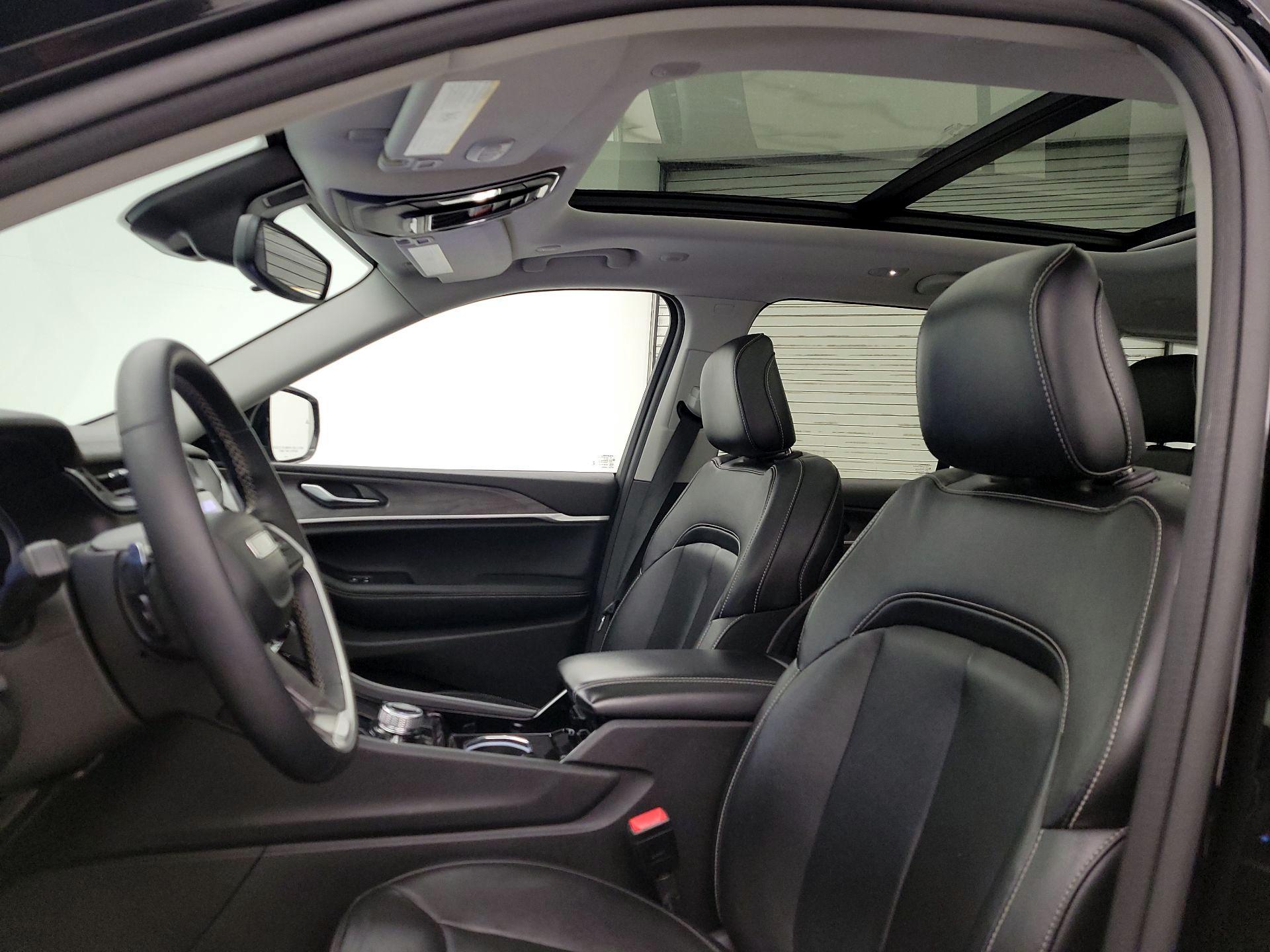 Thumbnail: 2022 Jeep Grand Cherokee - 20