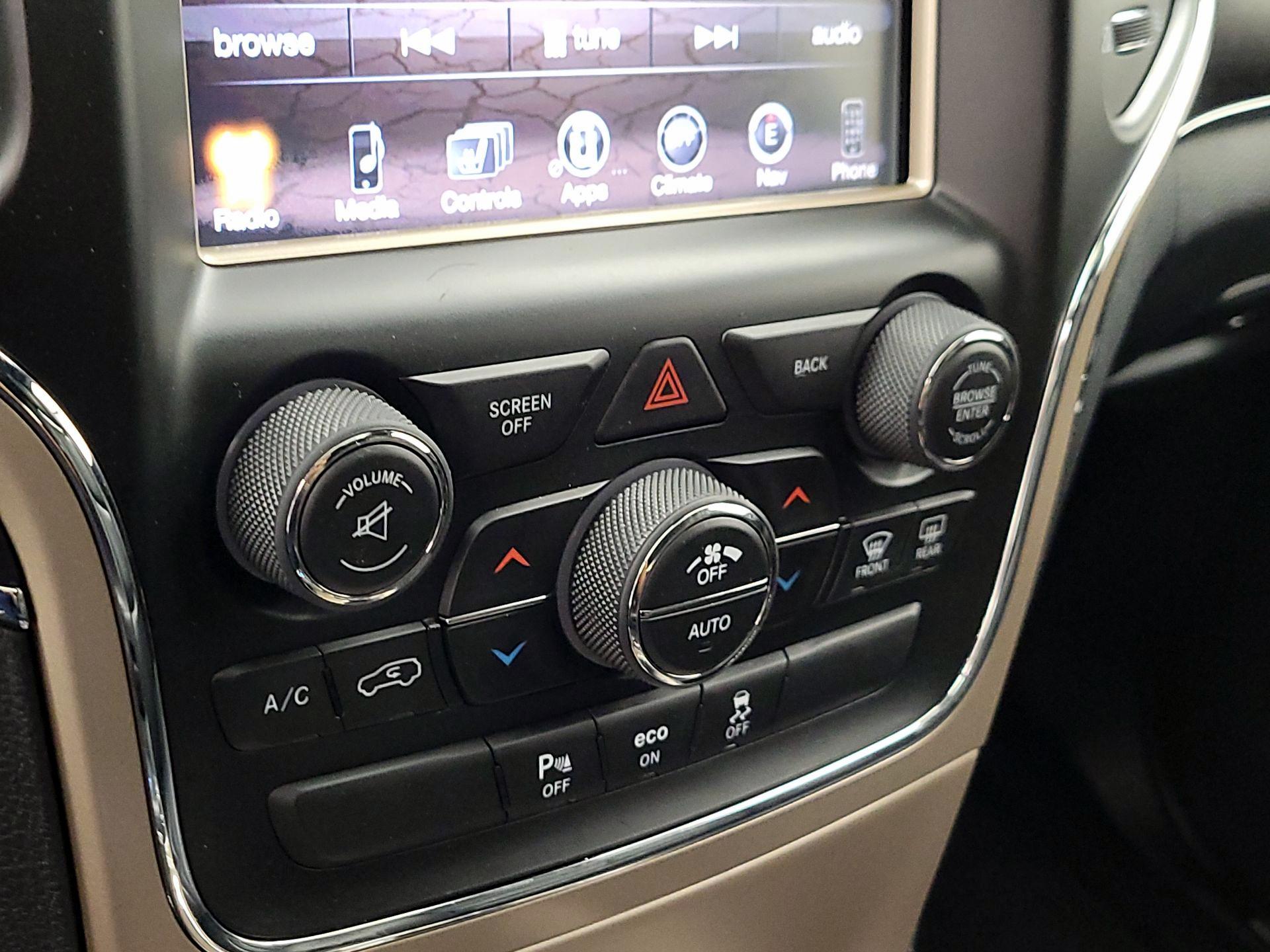 Thumbnail: 2015 Jeep Grand Cherokee - 17