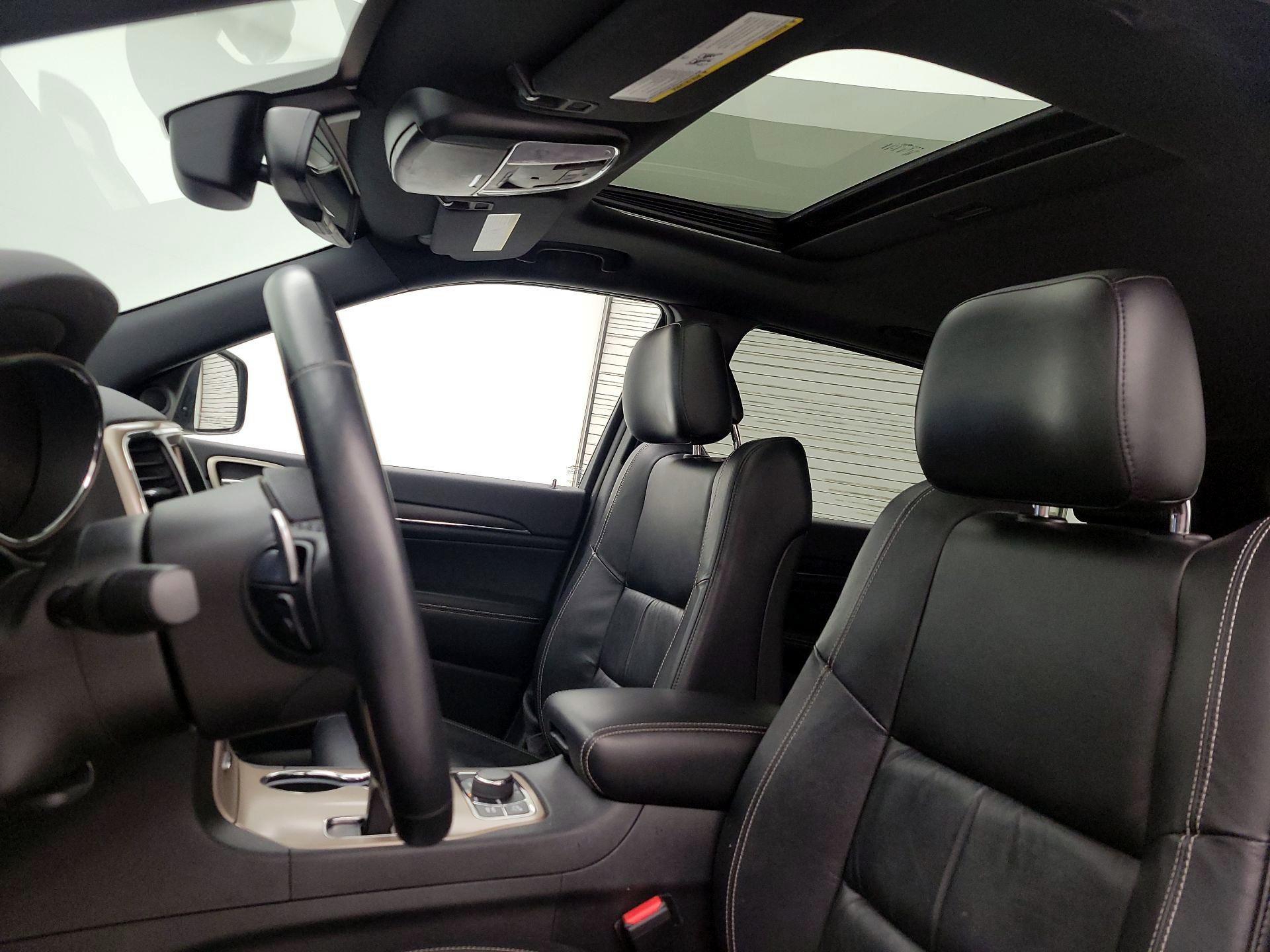 Thumbnail: 2015 Jeep Grand Cherokee - 20