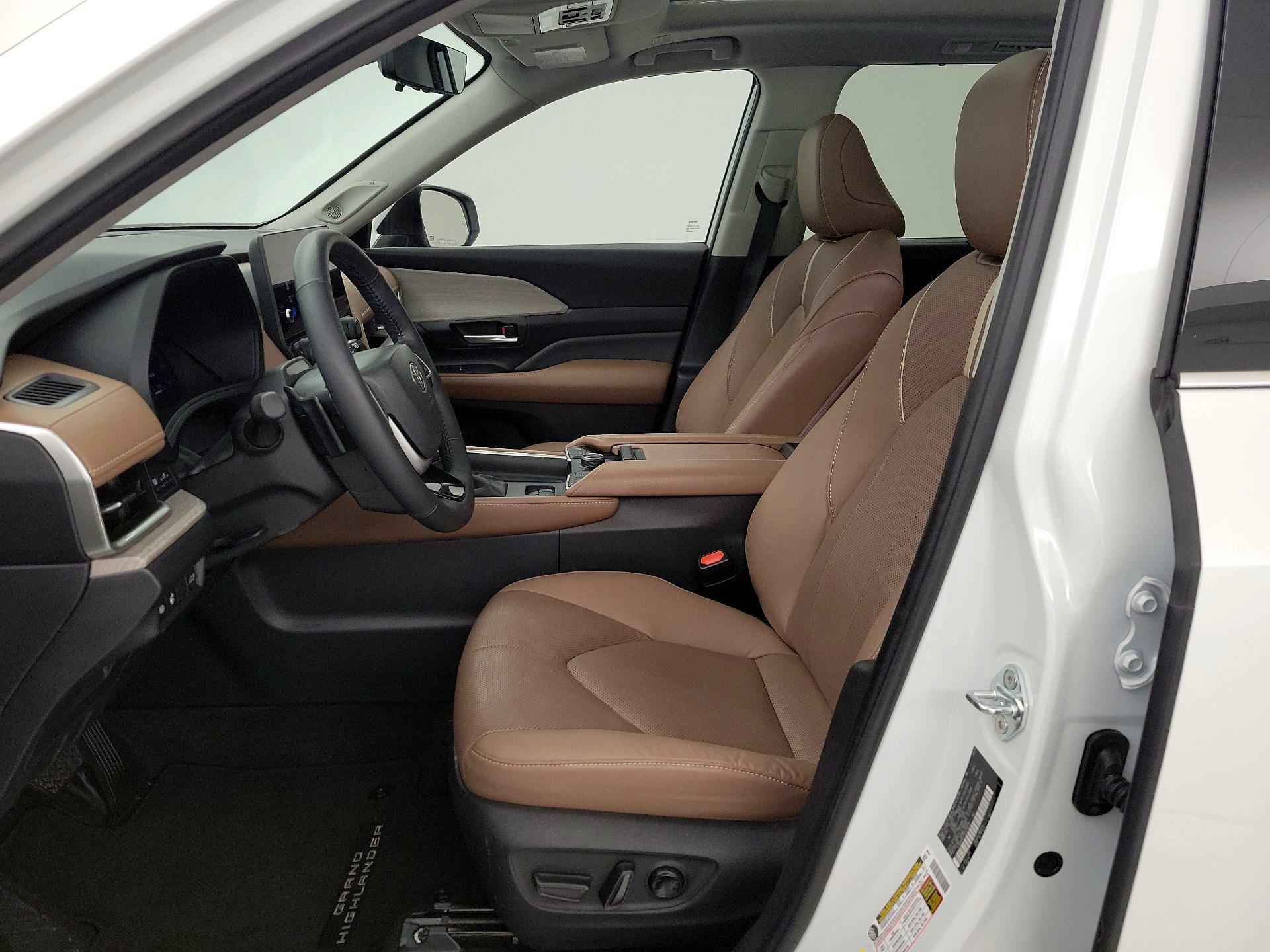 Thumbnail: 2024 Toyota Grand Highlander - 11