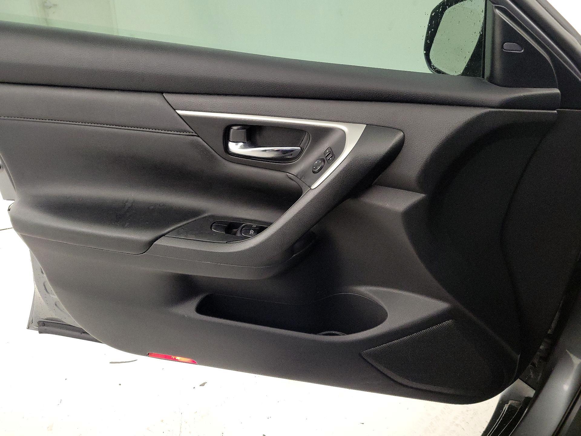 Thumbnail: 2018 Nissan Altima - 12