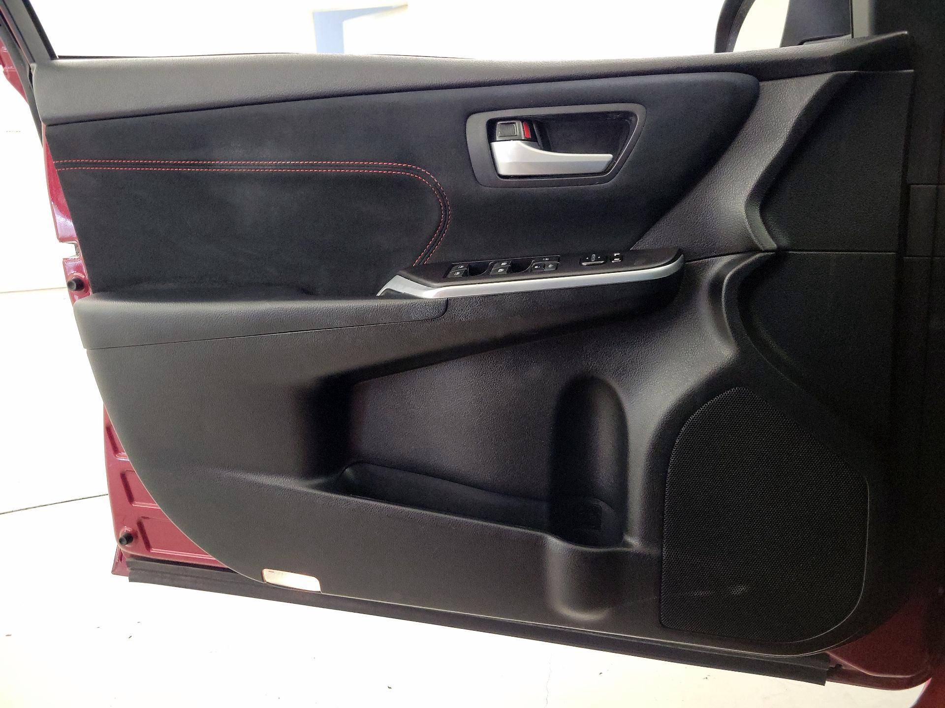 Thumbnail: 2015 Toyota Camry - 12