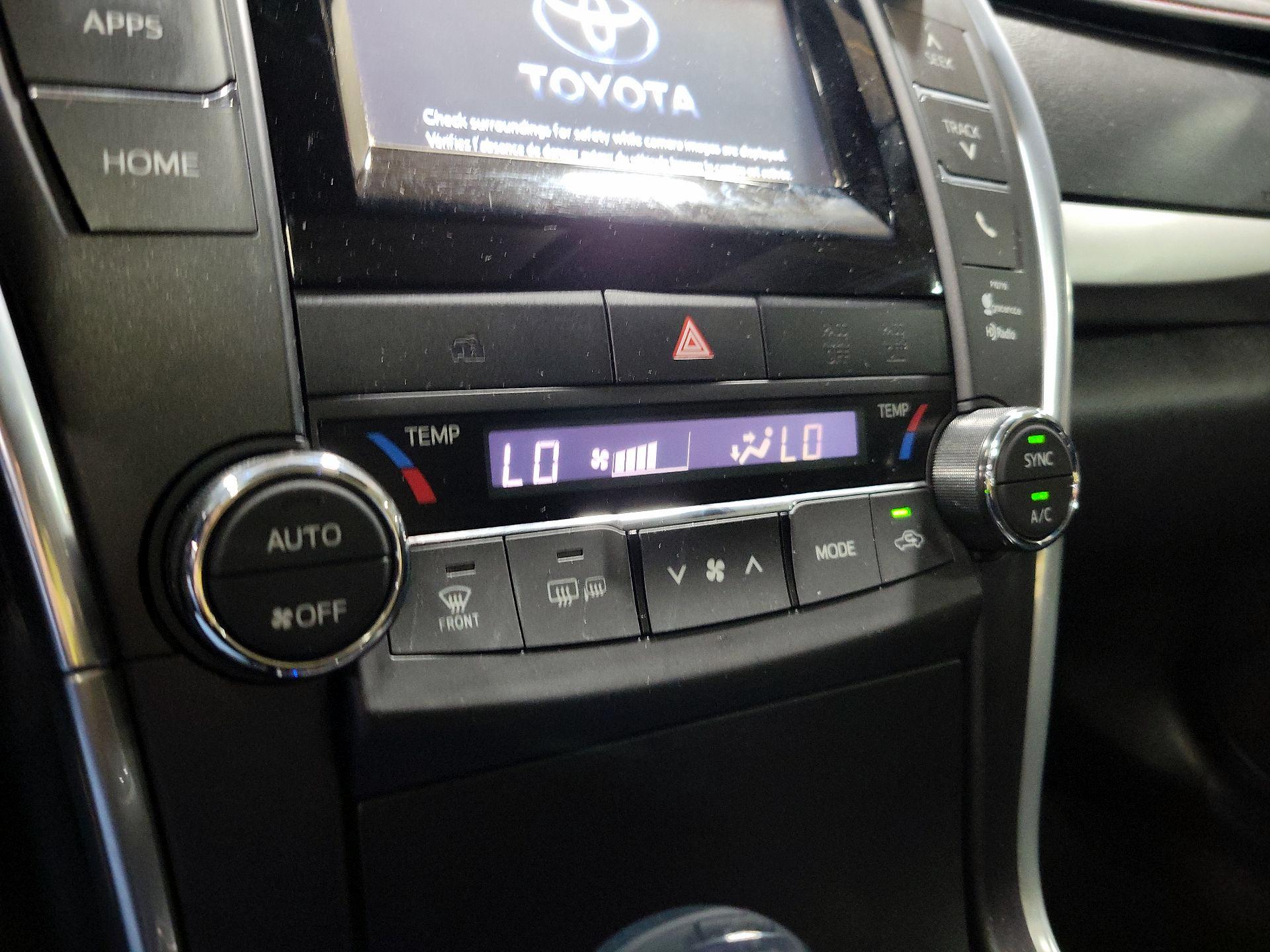 Thumbnail: 2015 Toyota Camry - 16