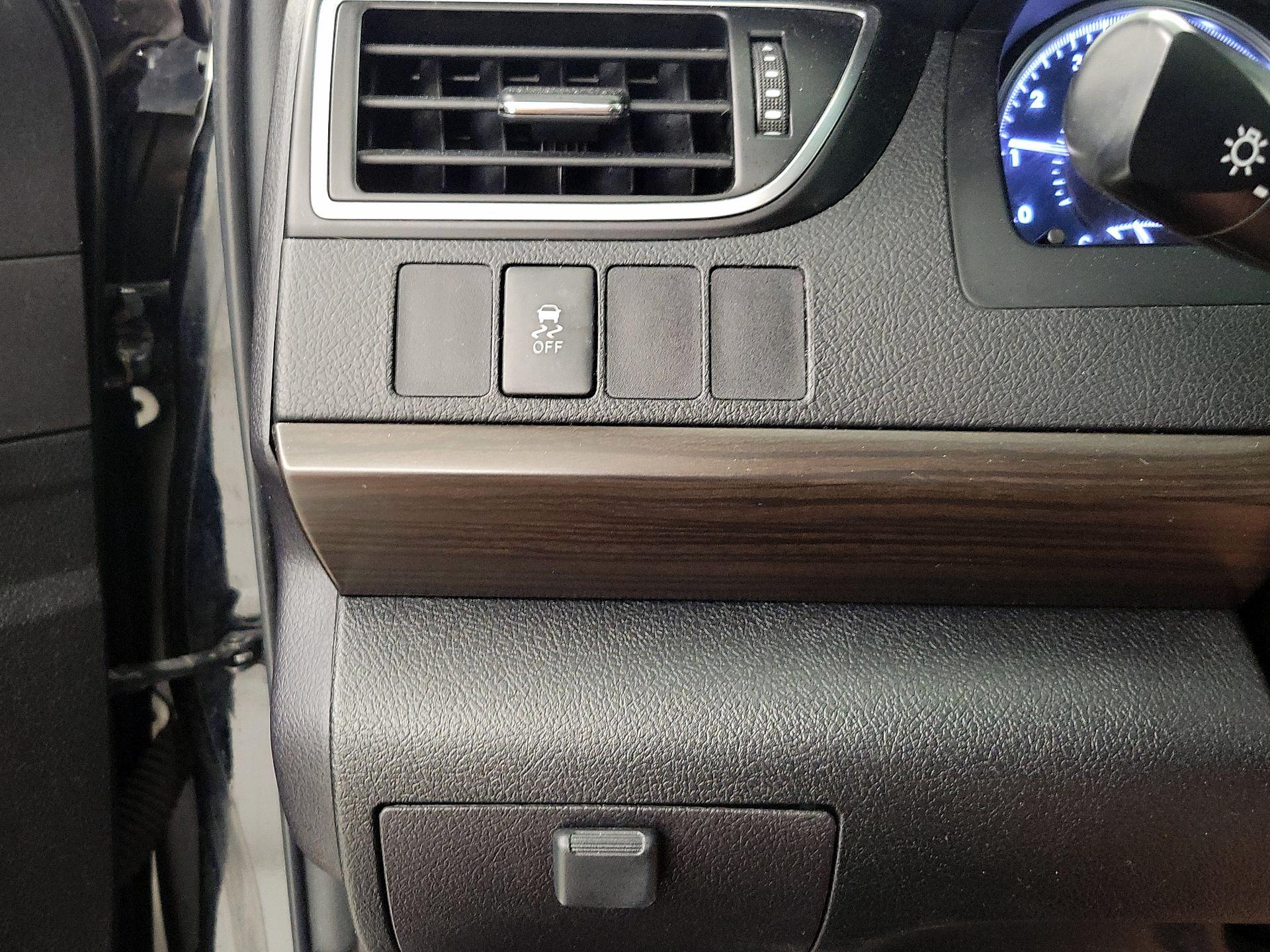 Thumbnail: 2015 Toyota Camry - 13