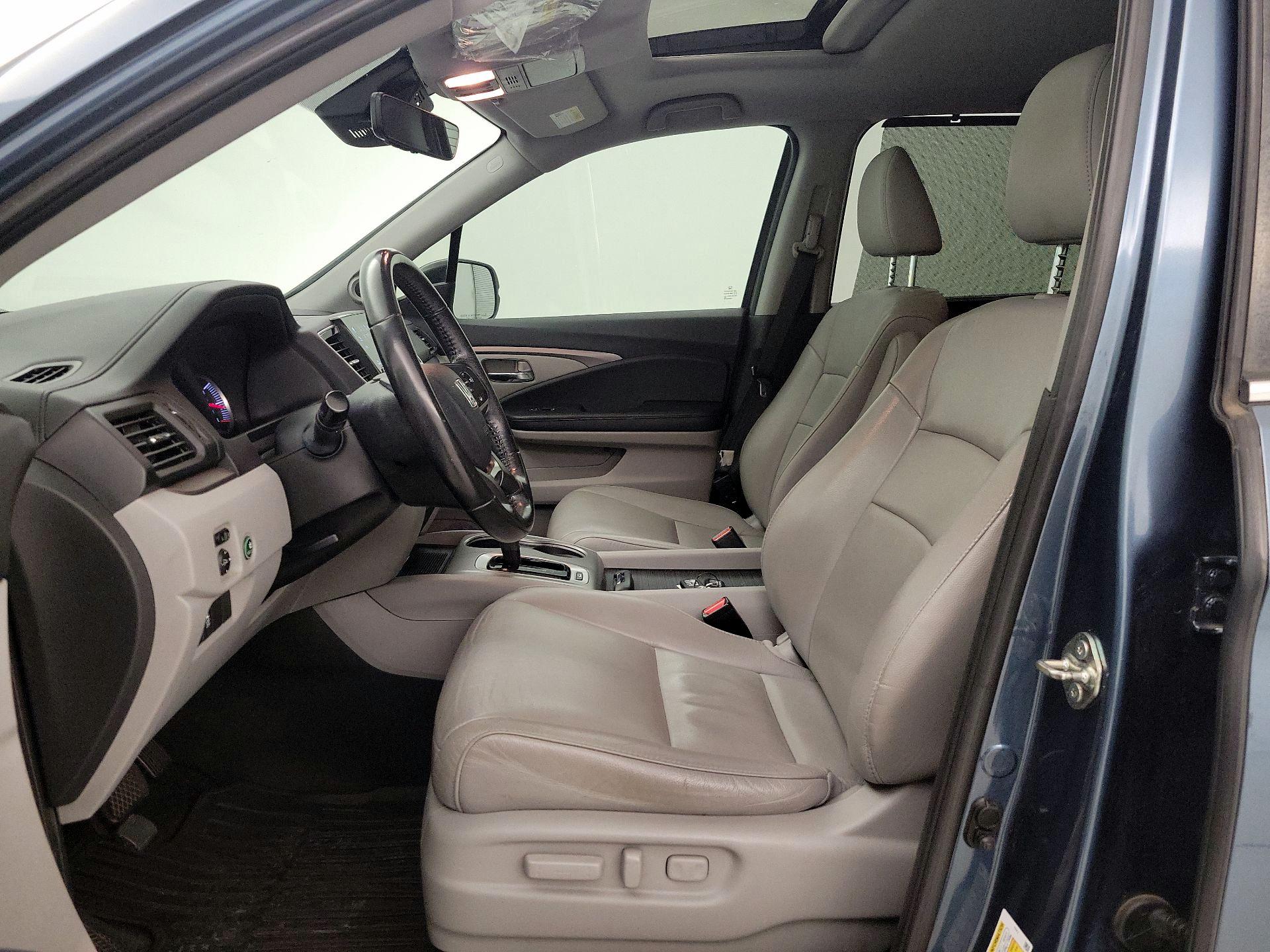 Thumbnail: 2019 Honda Pilot - 11