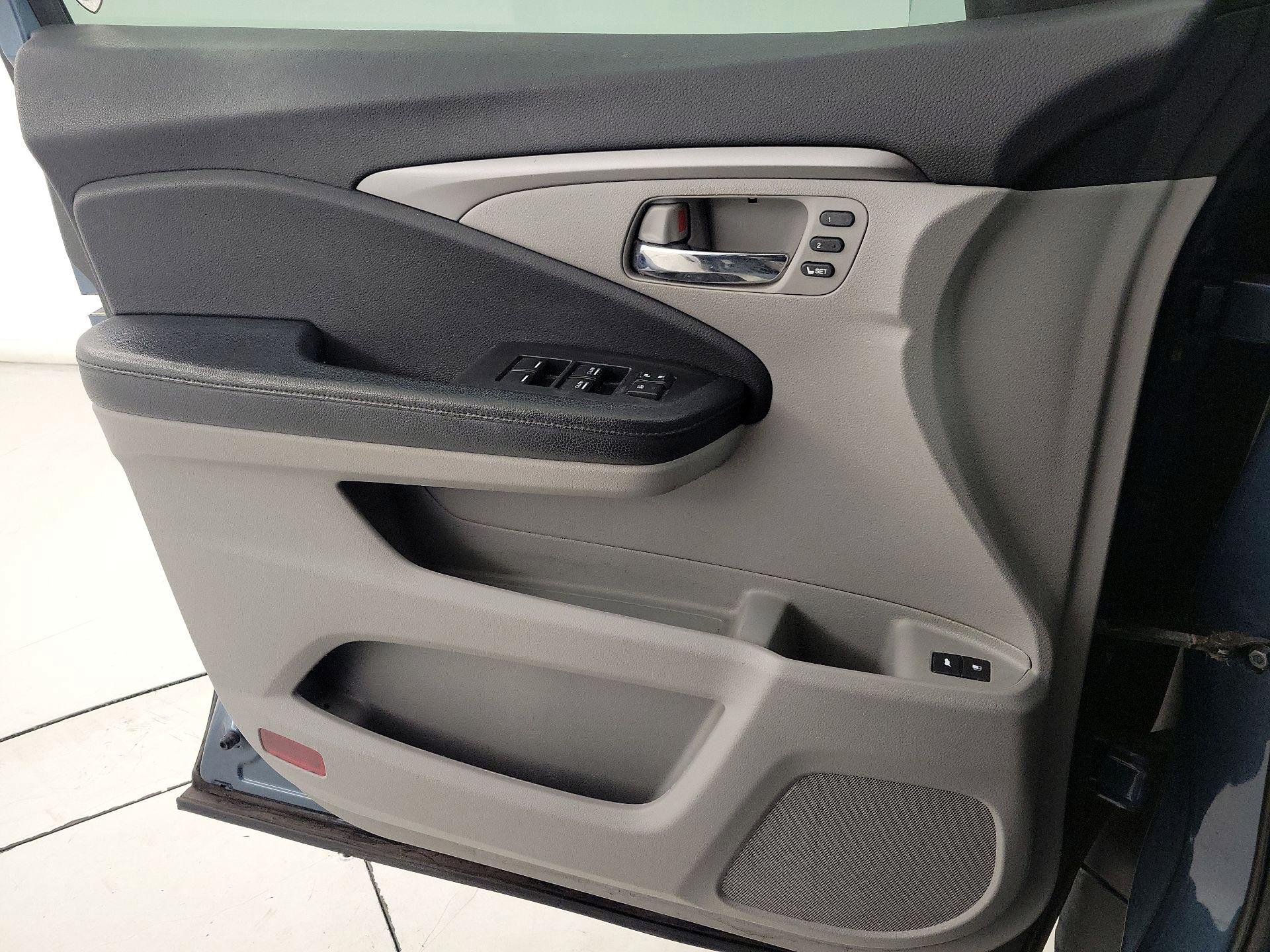 Thumbnail: 2019 Honda Pilot - 12