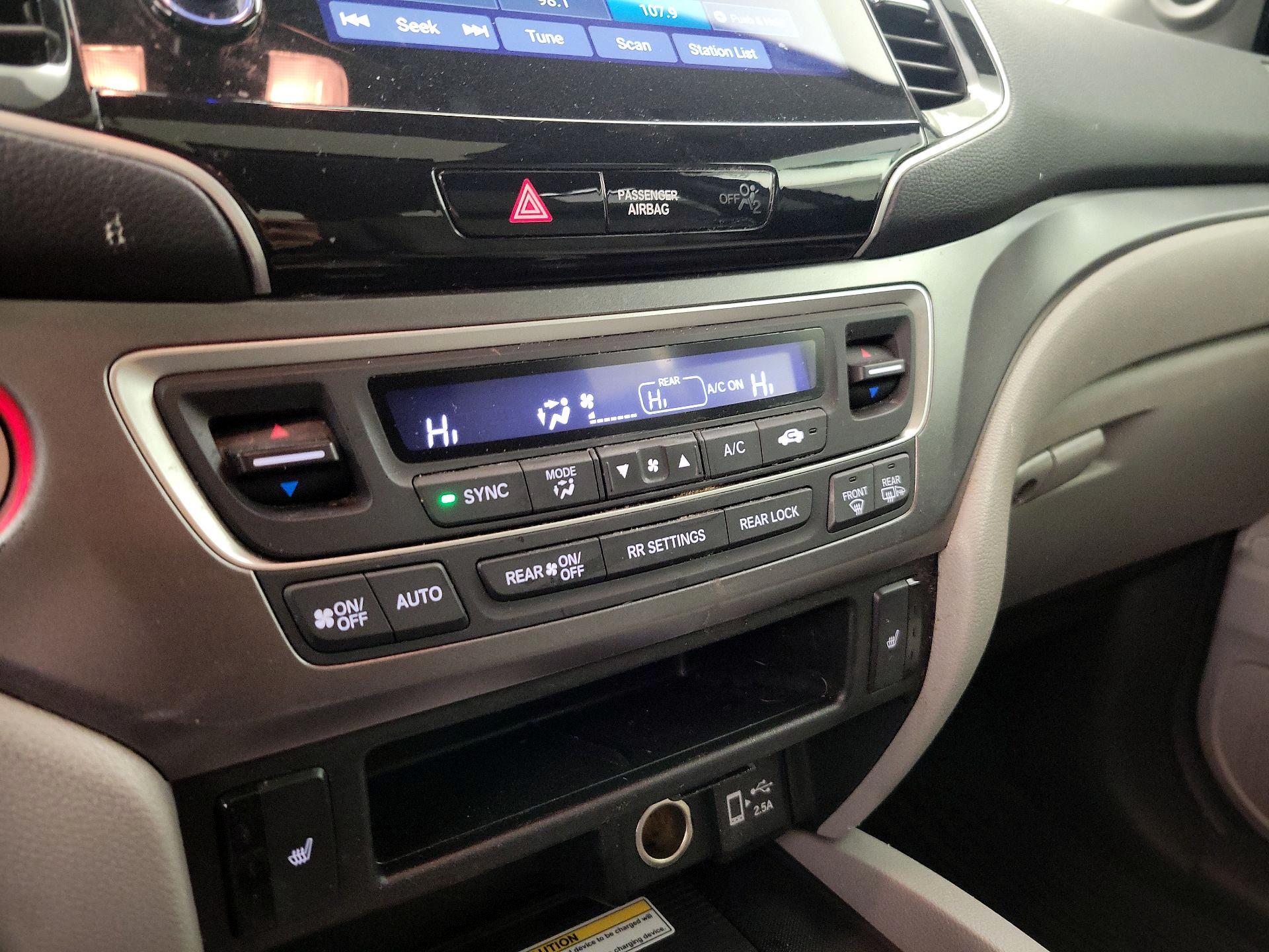 Thumbnail: 2019 Honda Pilot - 16