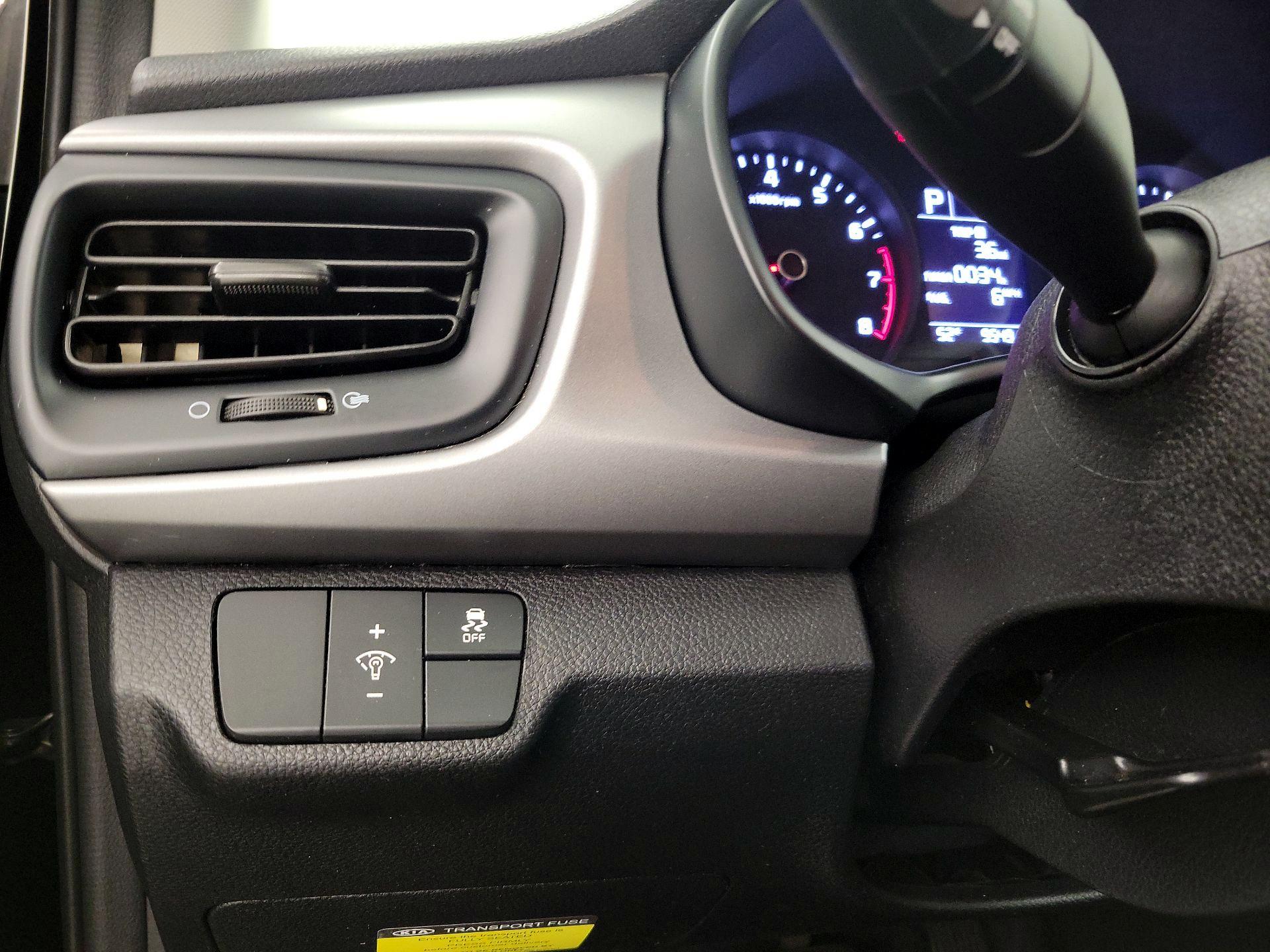 Thumbnail: 2020 Kia Rio - 13