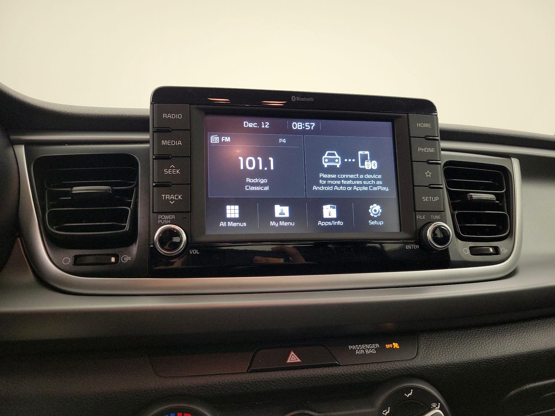 Thumbnail: 2020 Kia Rio - 15