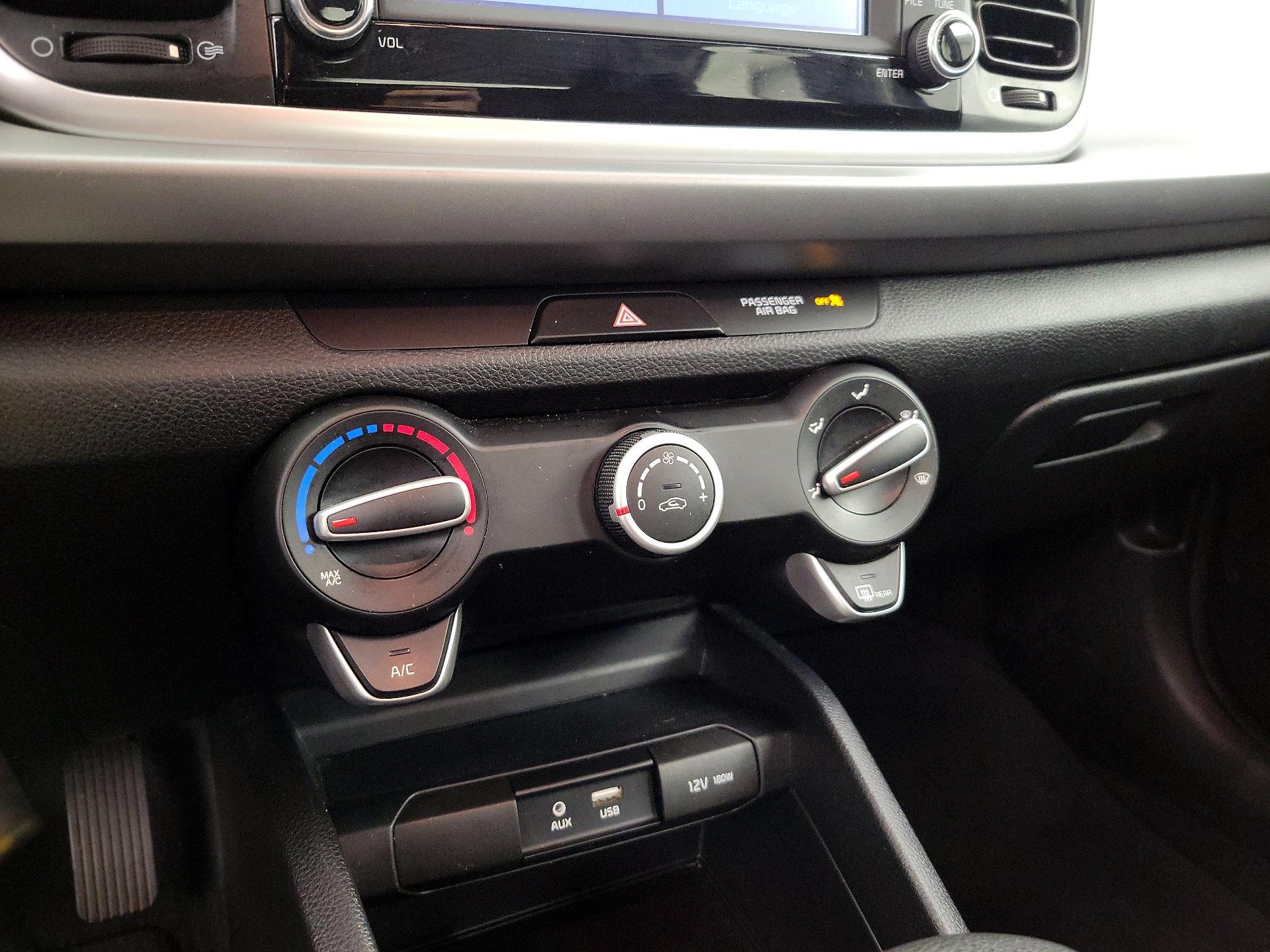 Thumbnail: 2020 Kia Rio - 16