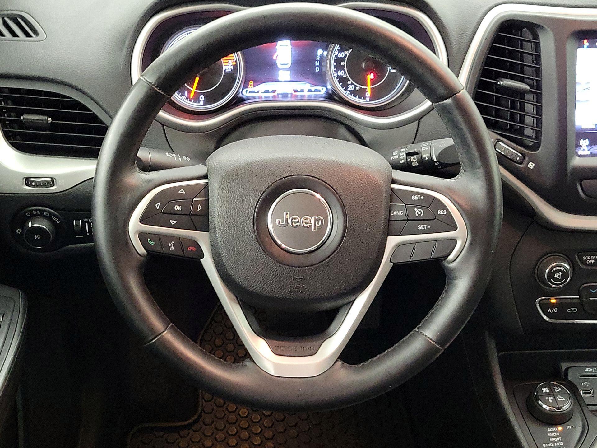 Thumbnail: 2016 Jeep Cherokee - 10