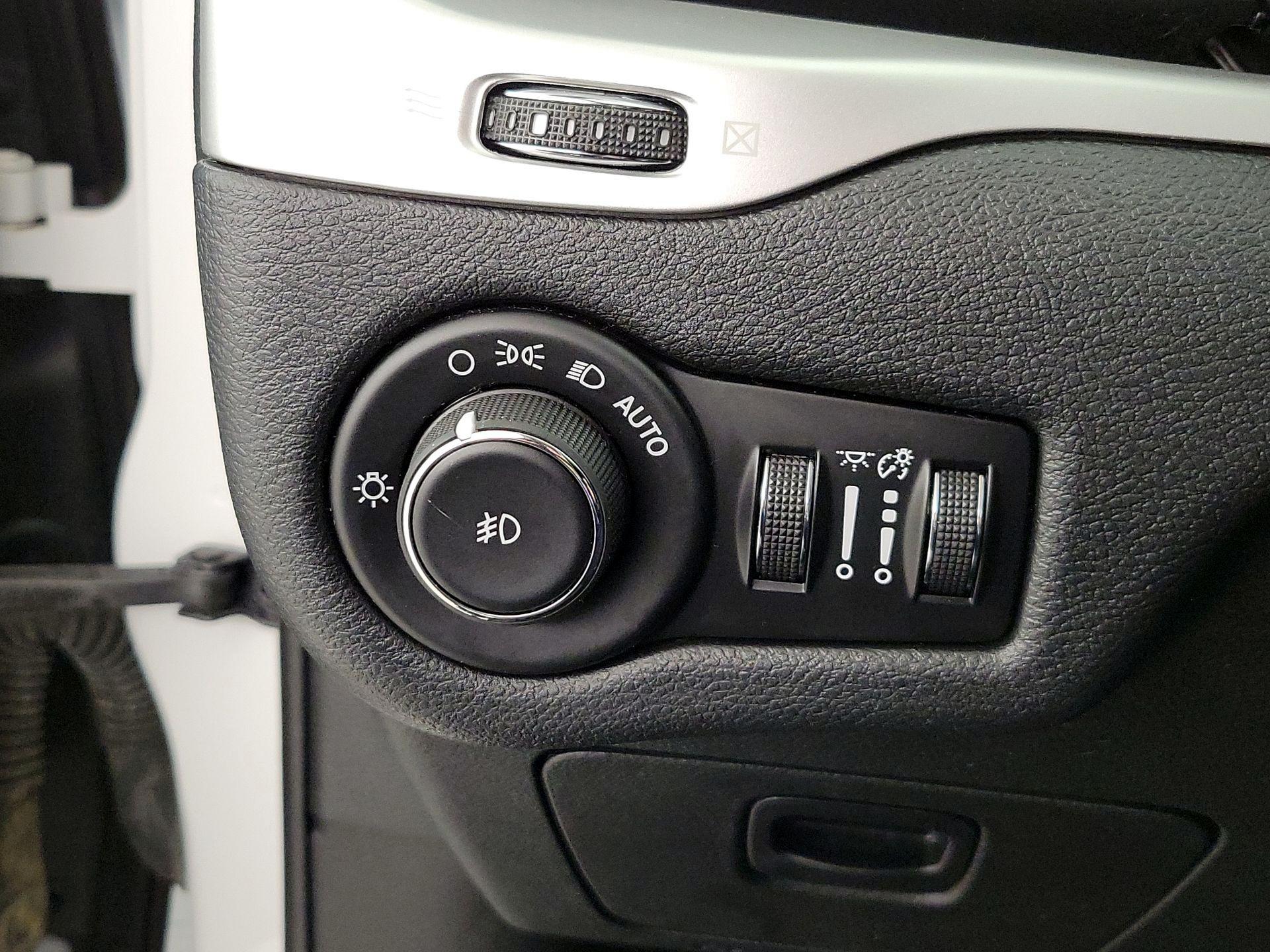 Thumbnail: 2016 Jeep Cherokee - 13