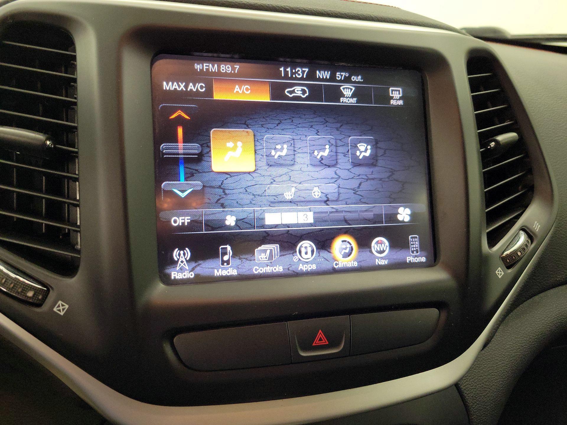 Thumbnail: 2016 Jeep Cherokee - 17