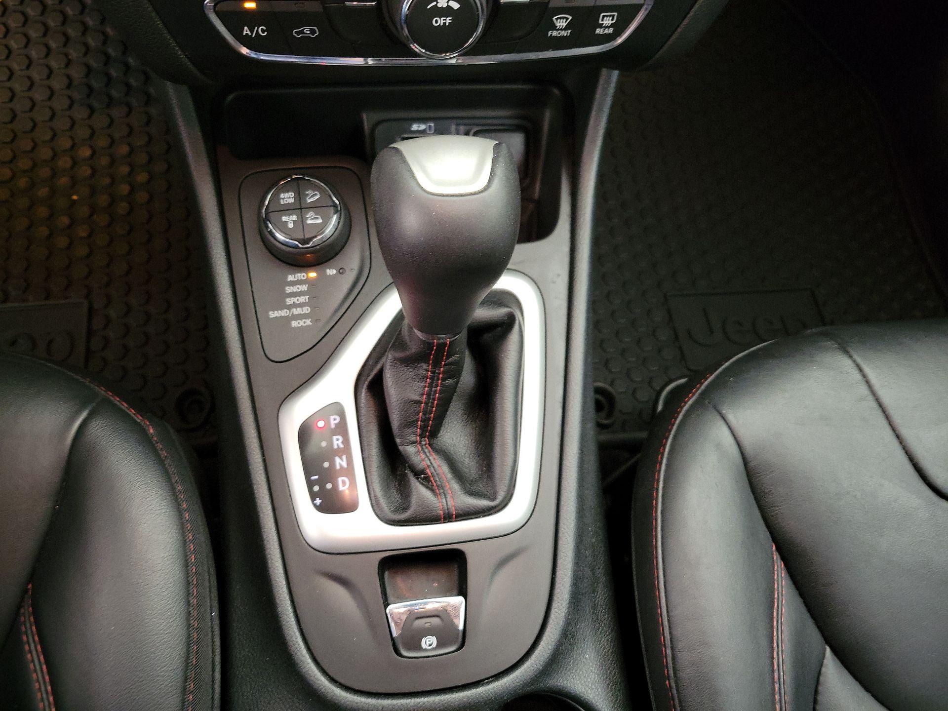 Thumbnail: 2016 Jeep Cherokee - 18