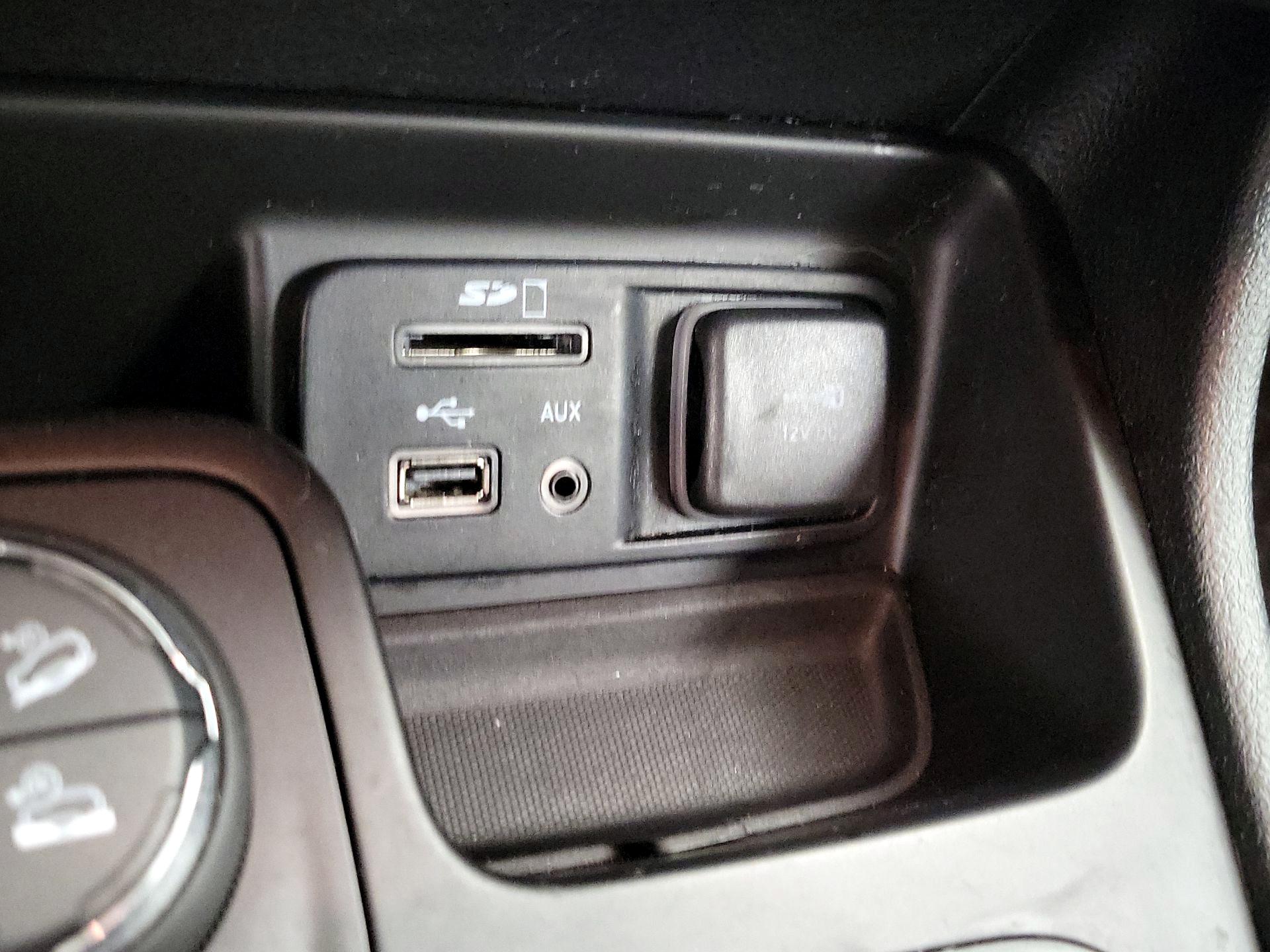 Thumbnail: 2016 Jeep Cherokee - 19