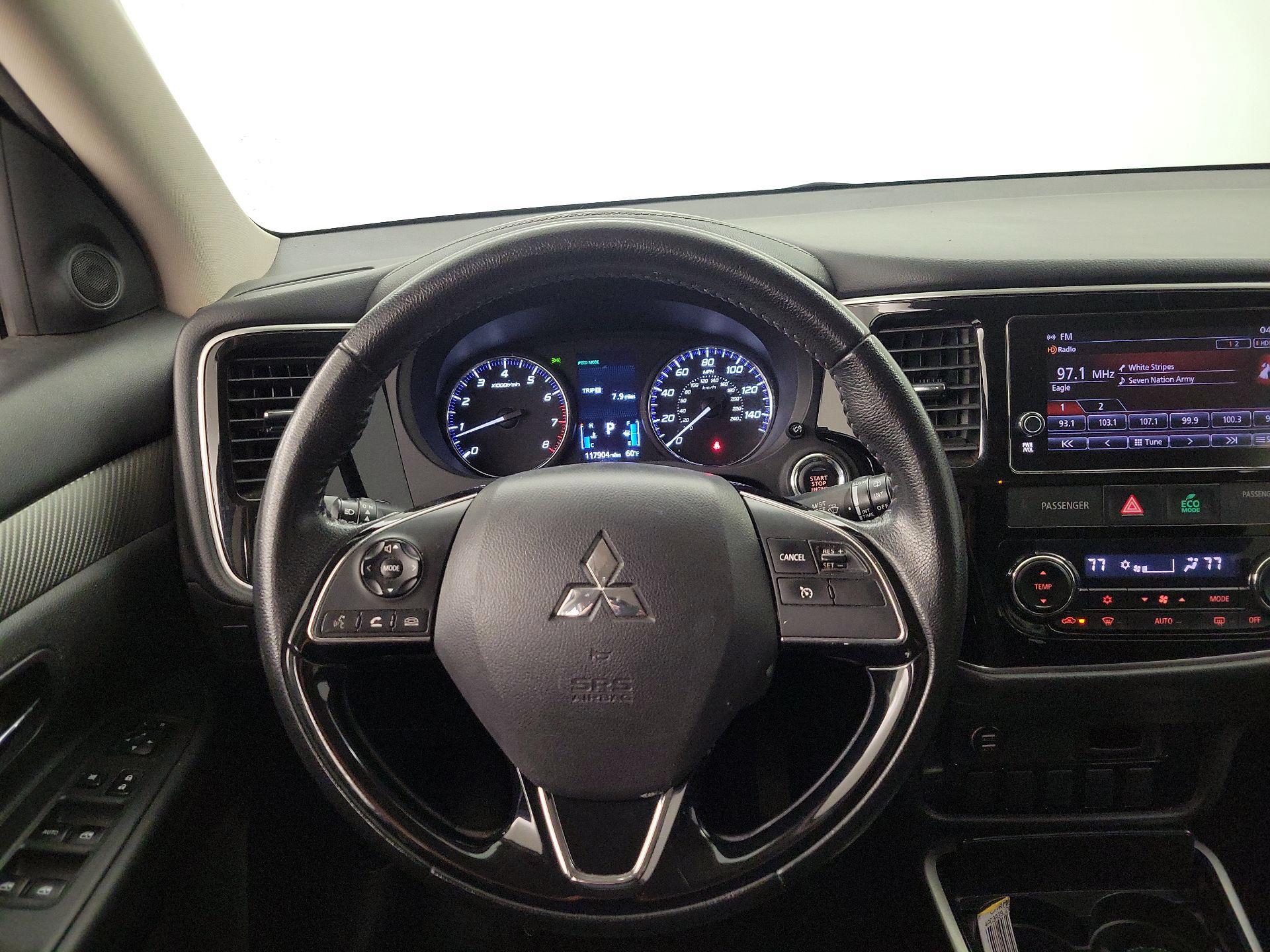 Thumbnail: 2018 Mitsubishi Outlander - 10