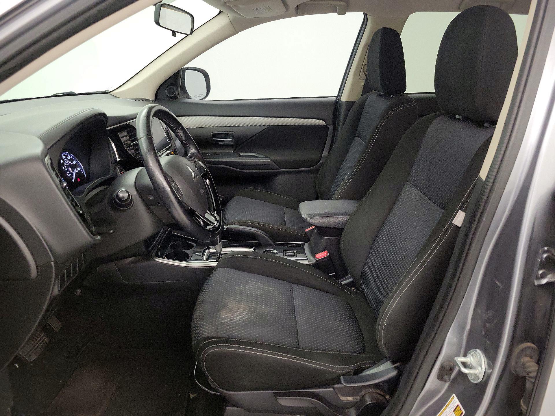 Thumbnail: 2018 Mitsubishi Outlander - 11