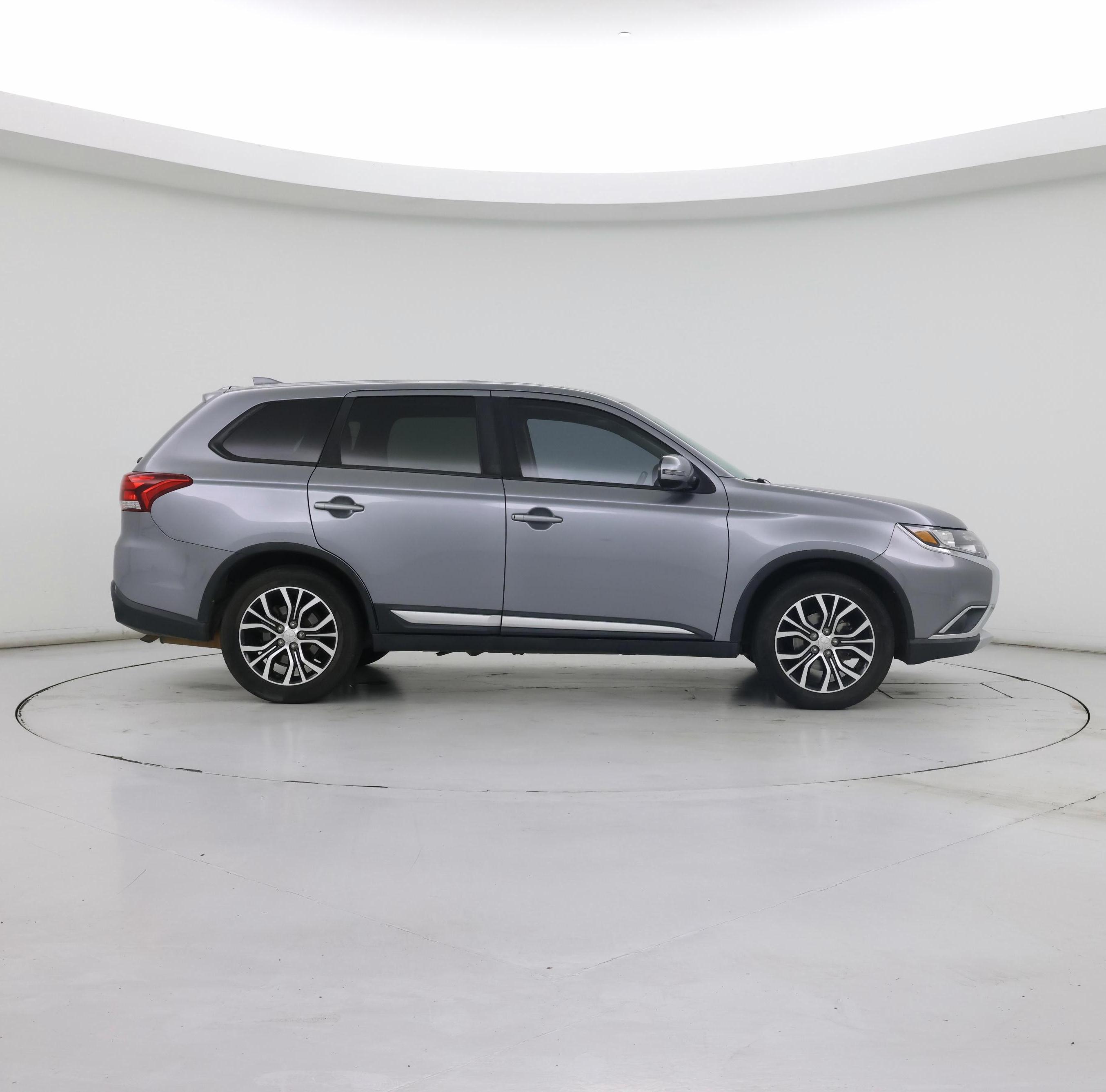 Thumbnail: 2018 Mitsubishi Outlander - 7