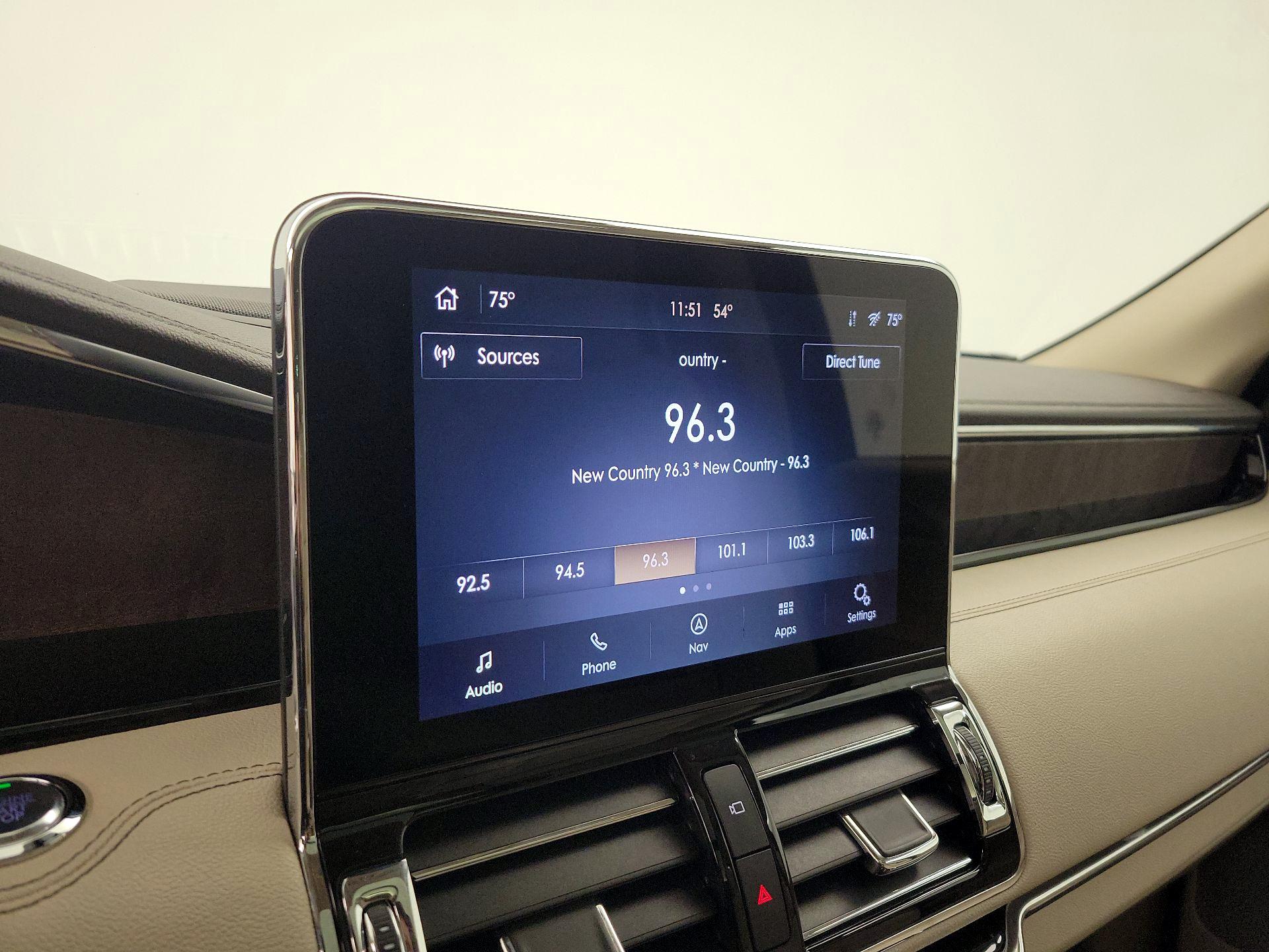 Thumbnail: 2021 Lincoln Navigator L - 16