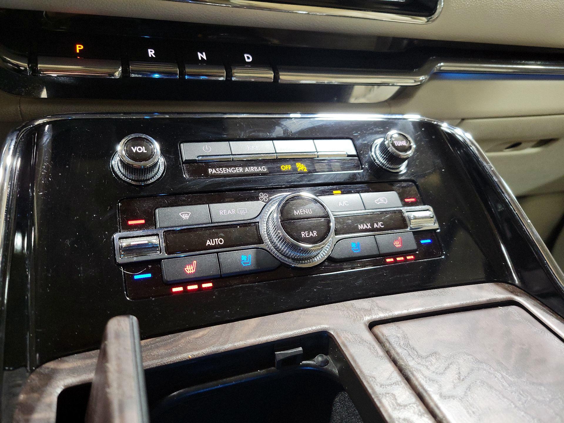 Thumbnail: 2021 Lincoln Navigator L - 17