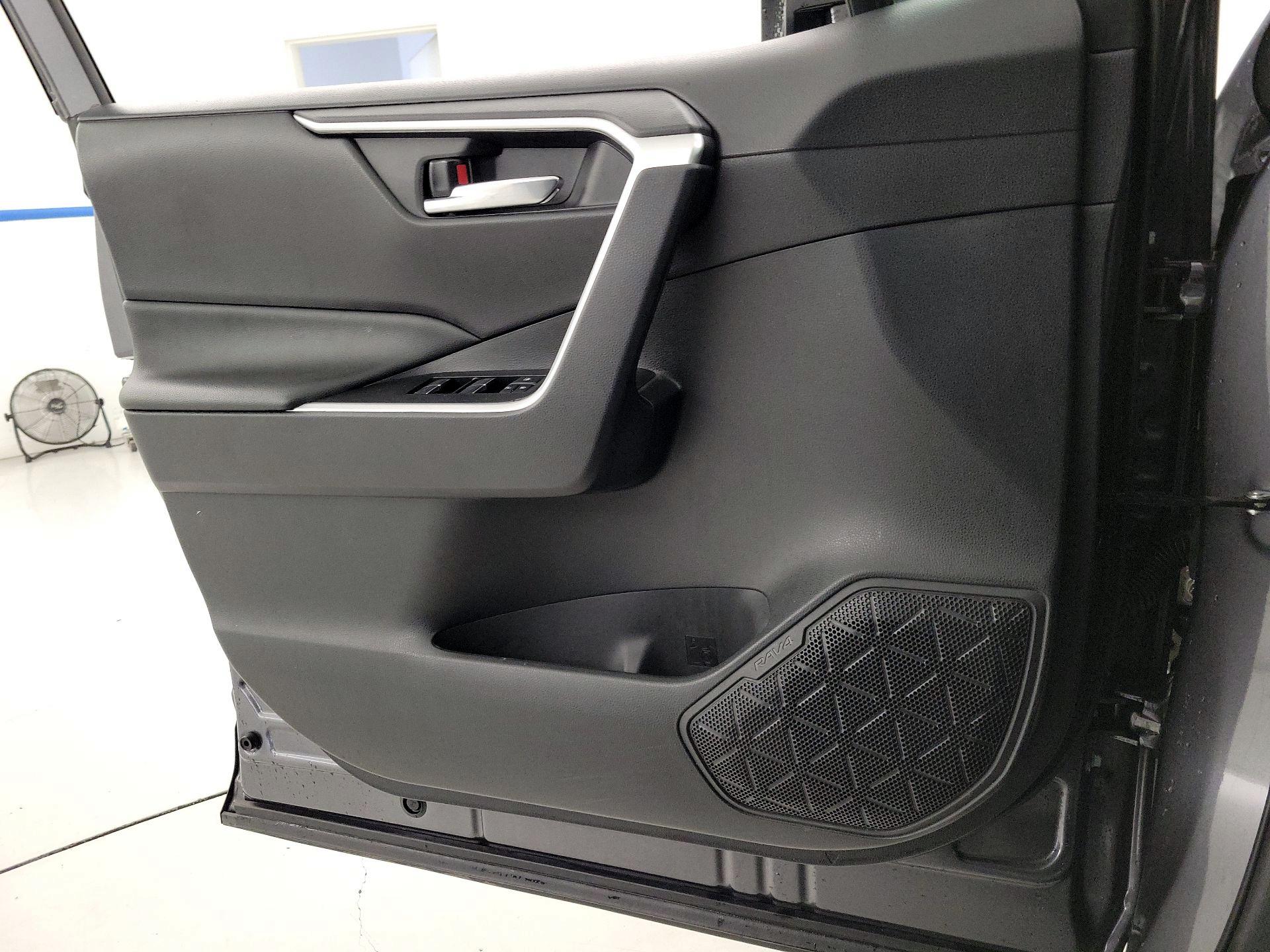 Thumbnail: 2022 Toyota RAV4 - 12