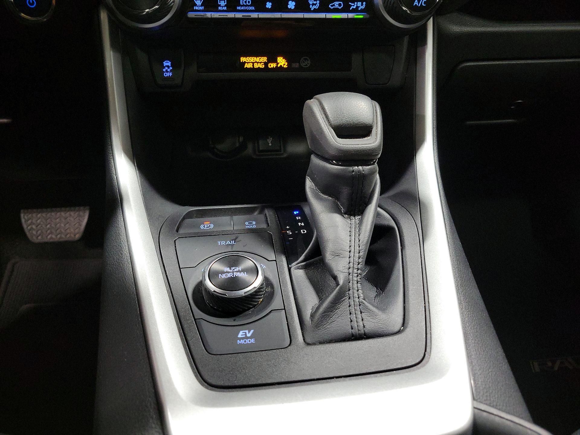 Thumbnail: 2022 Toyota RAV4 - 17