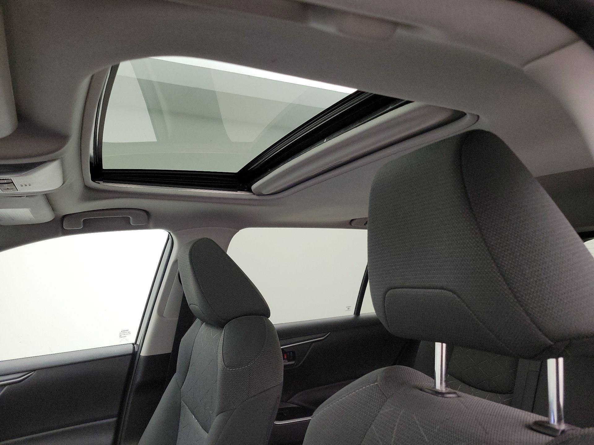 Thumbnail: 2022 Toyota RAV4 - 18