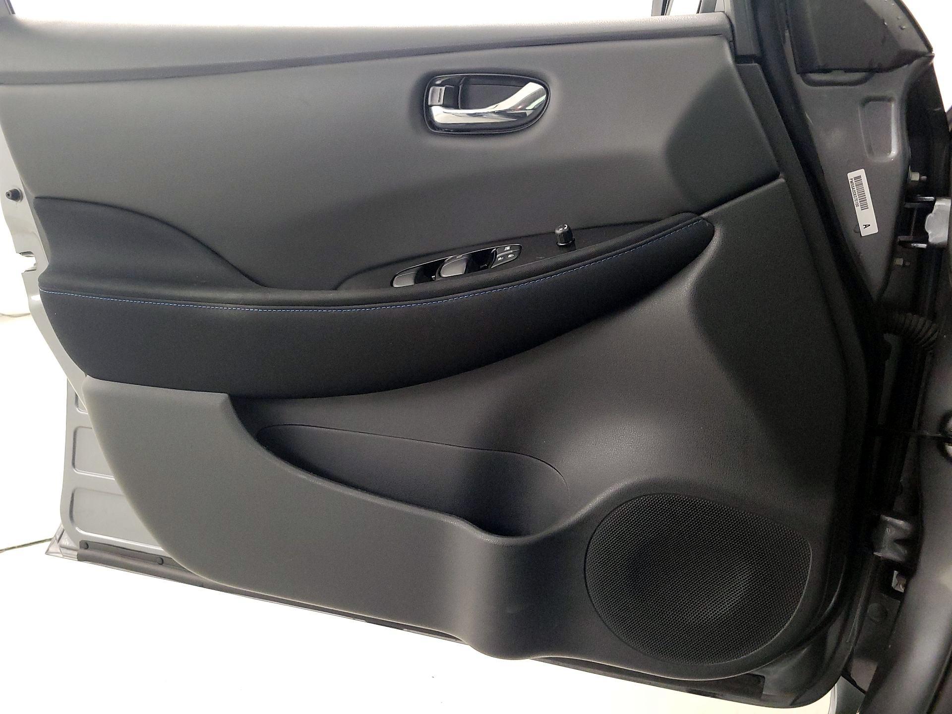 Thumbnail: 2020 Nissan Leaf - 12