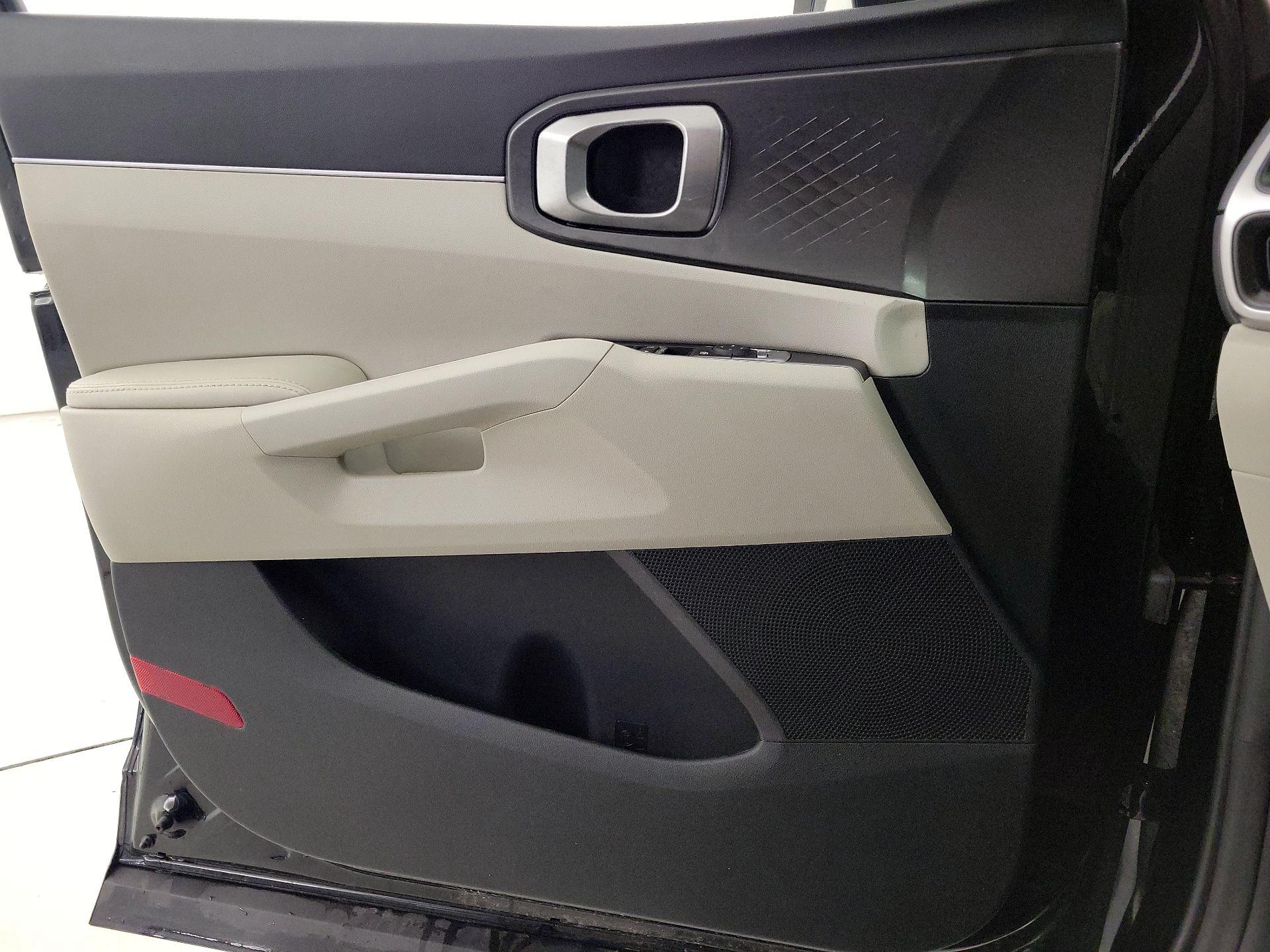 Thumbnail: 2023 Kia Sorento - 12