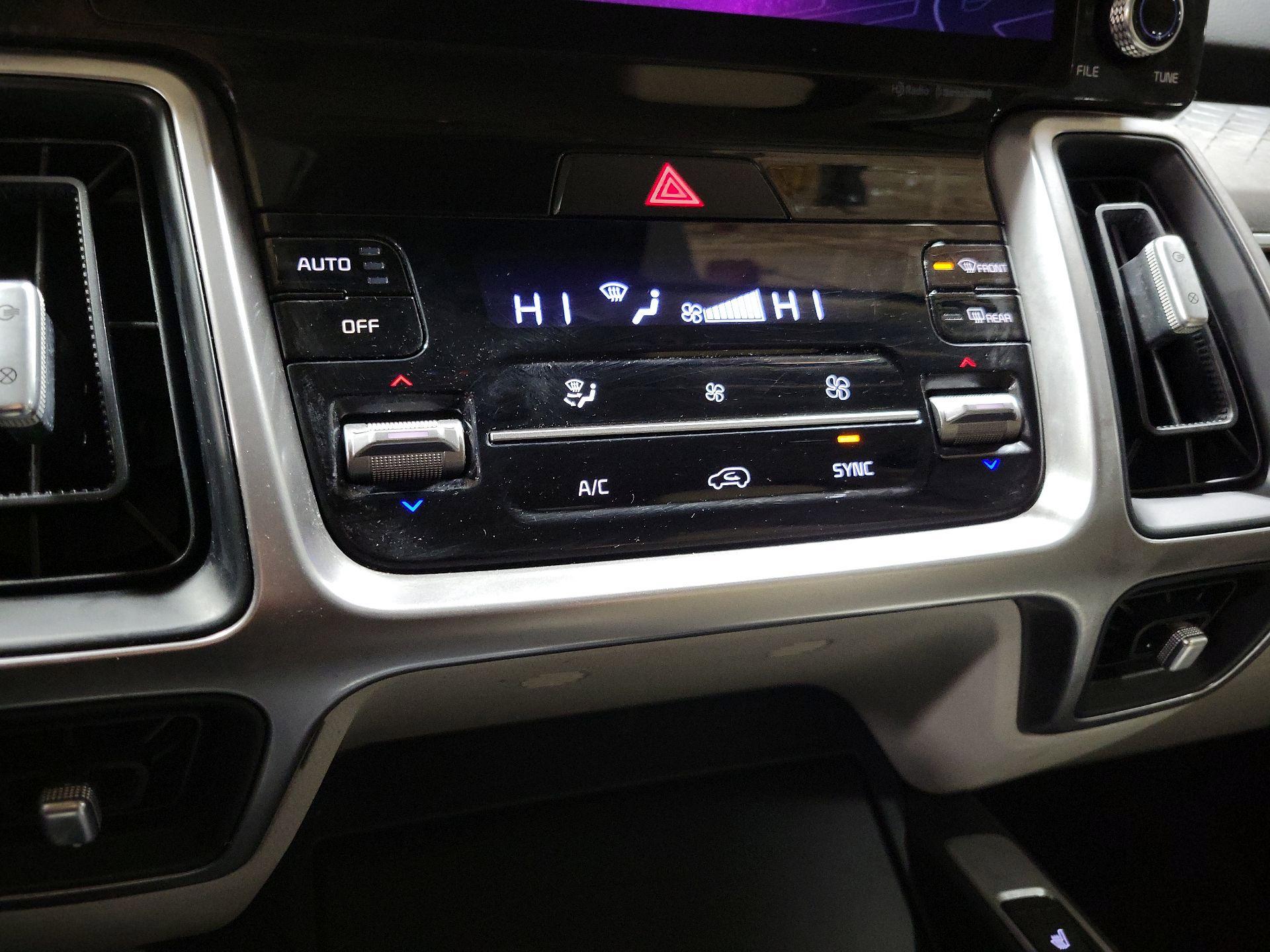 Thumbnail: 2023 Kia Sorento - 17