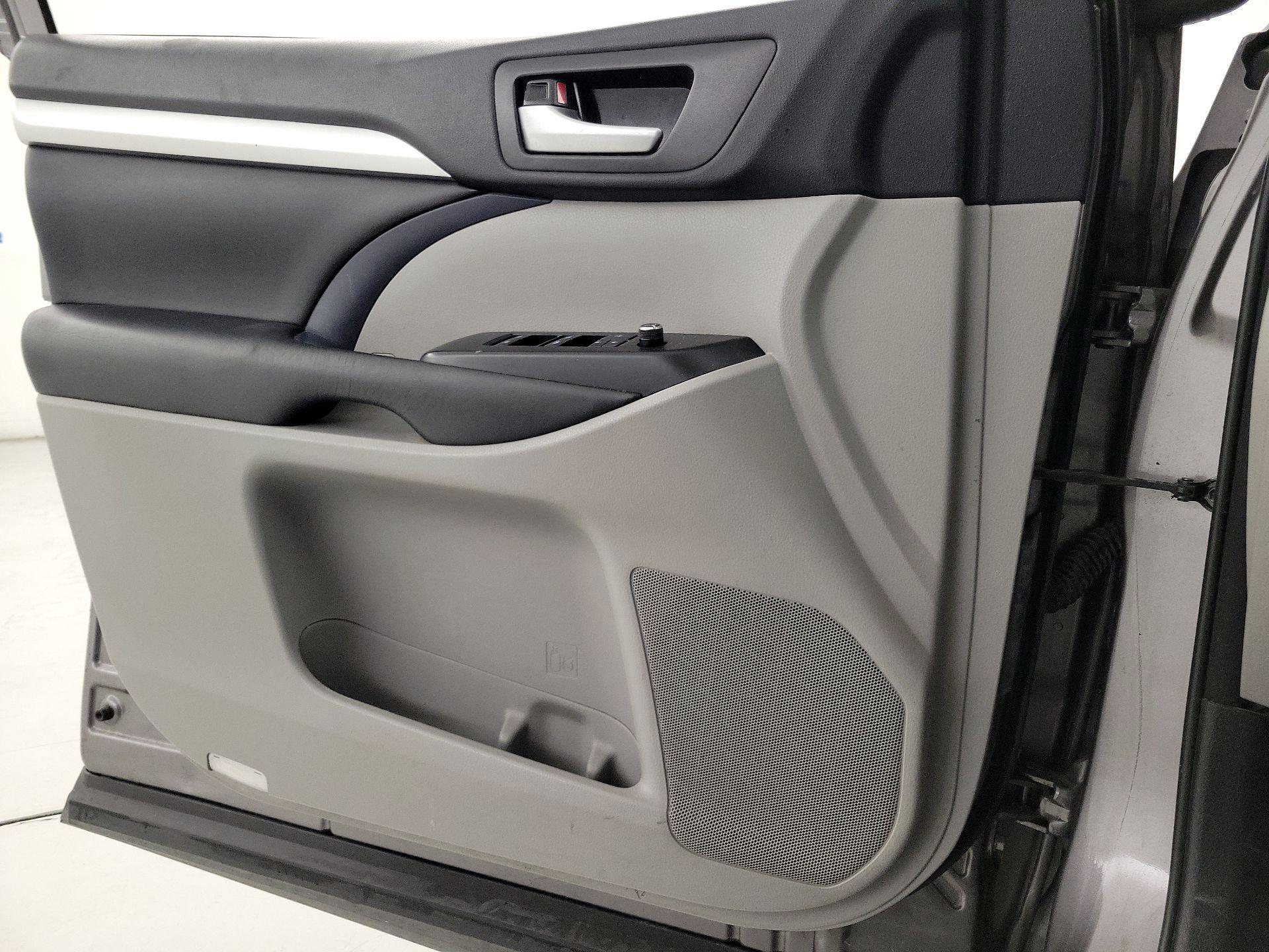 Thumbnail: 2018 Toyota Highlander - 12