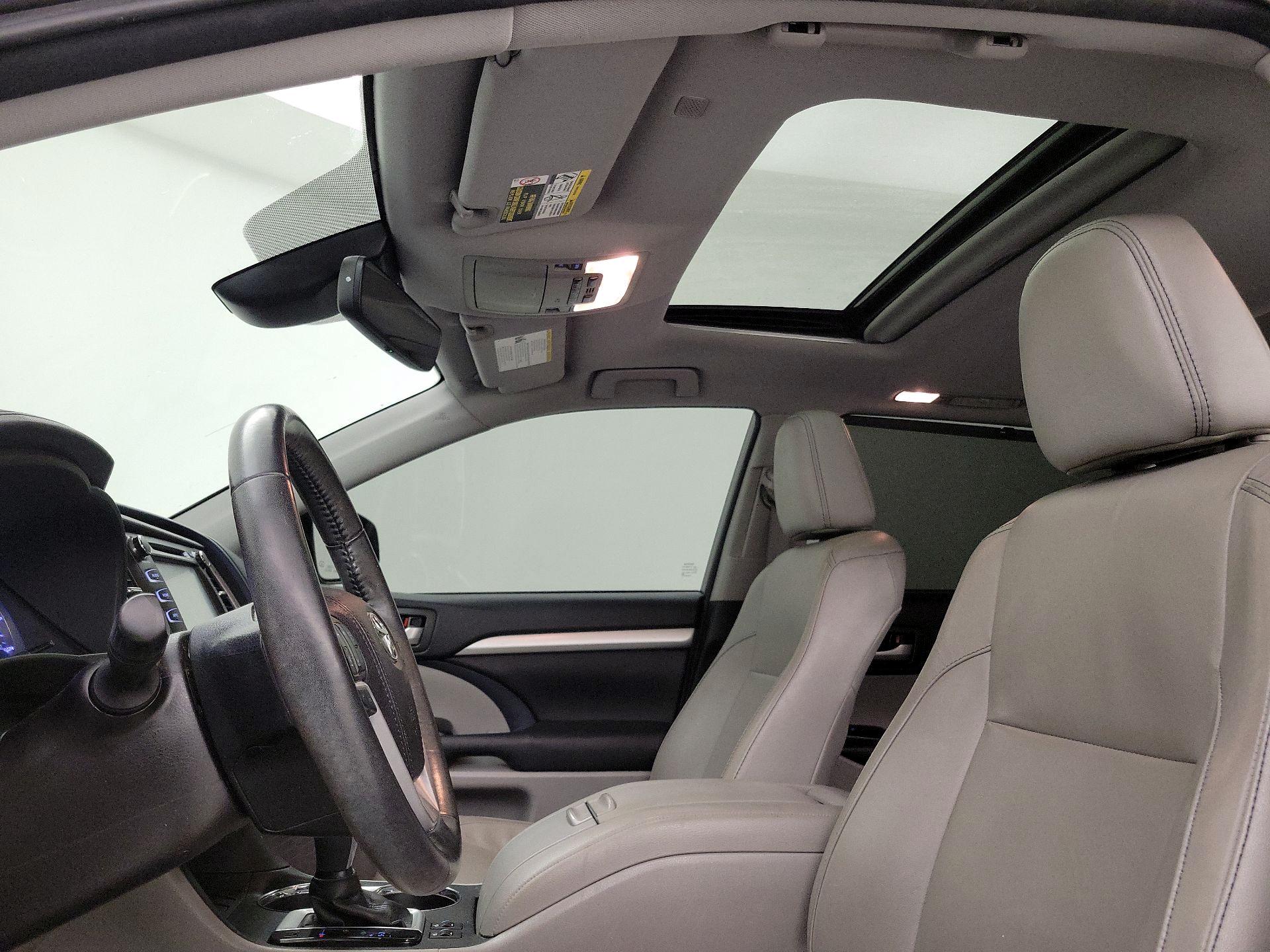 Thumbnail: 2018 Toyota Highlander - 18