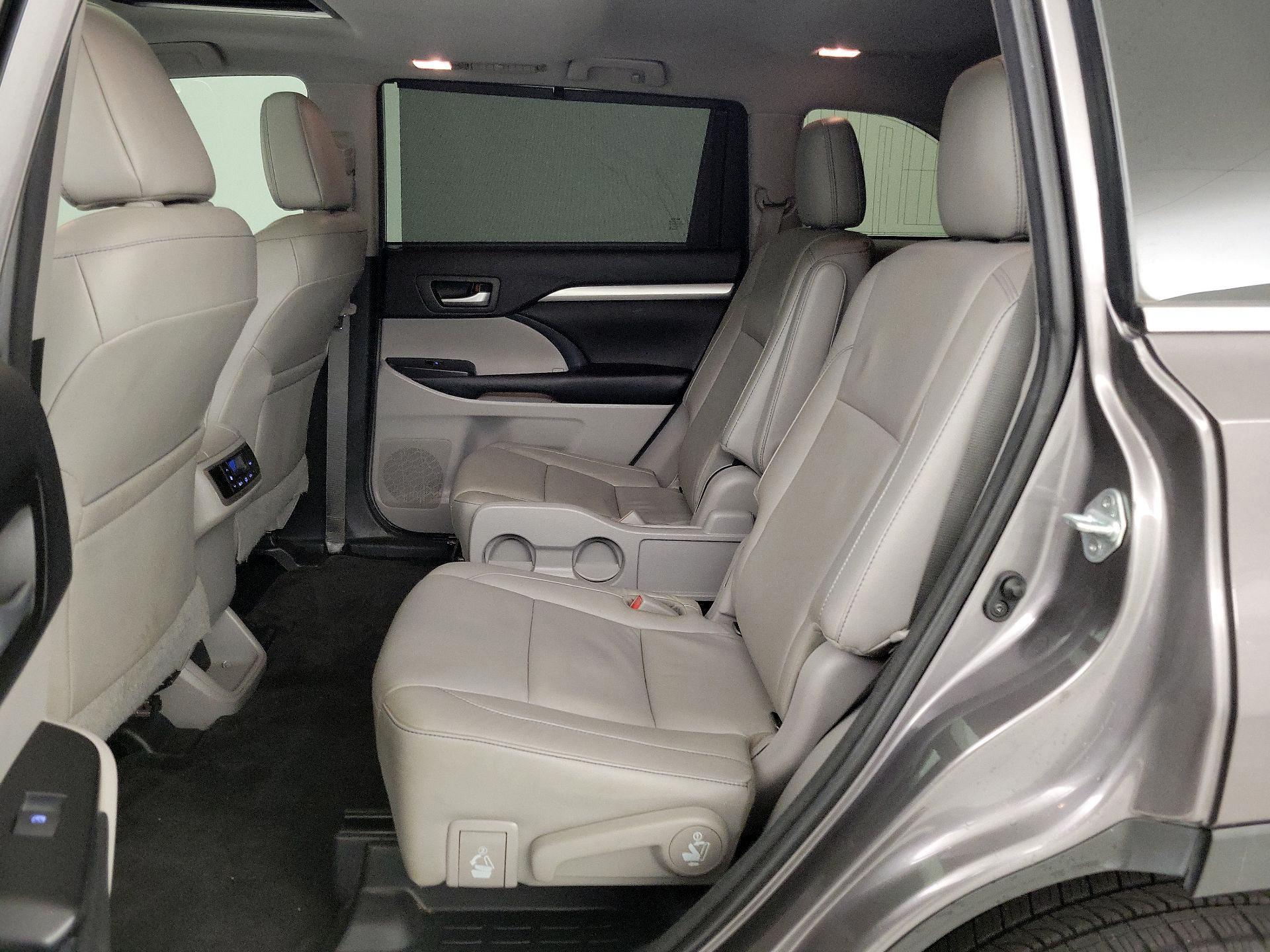 Thumbnail: 2018 Toyota Highlander - 19